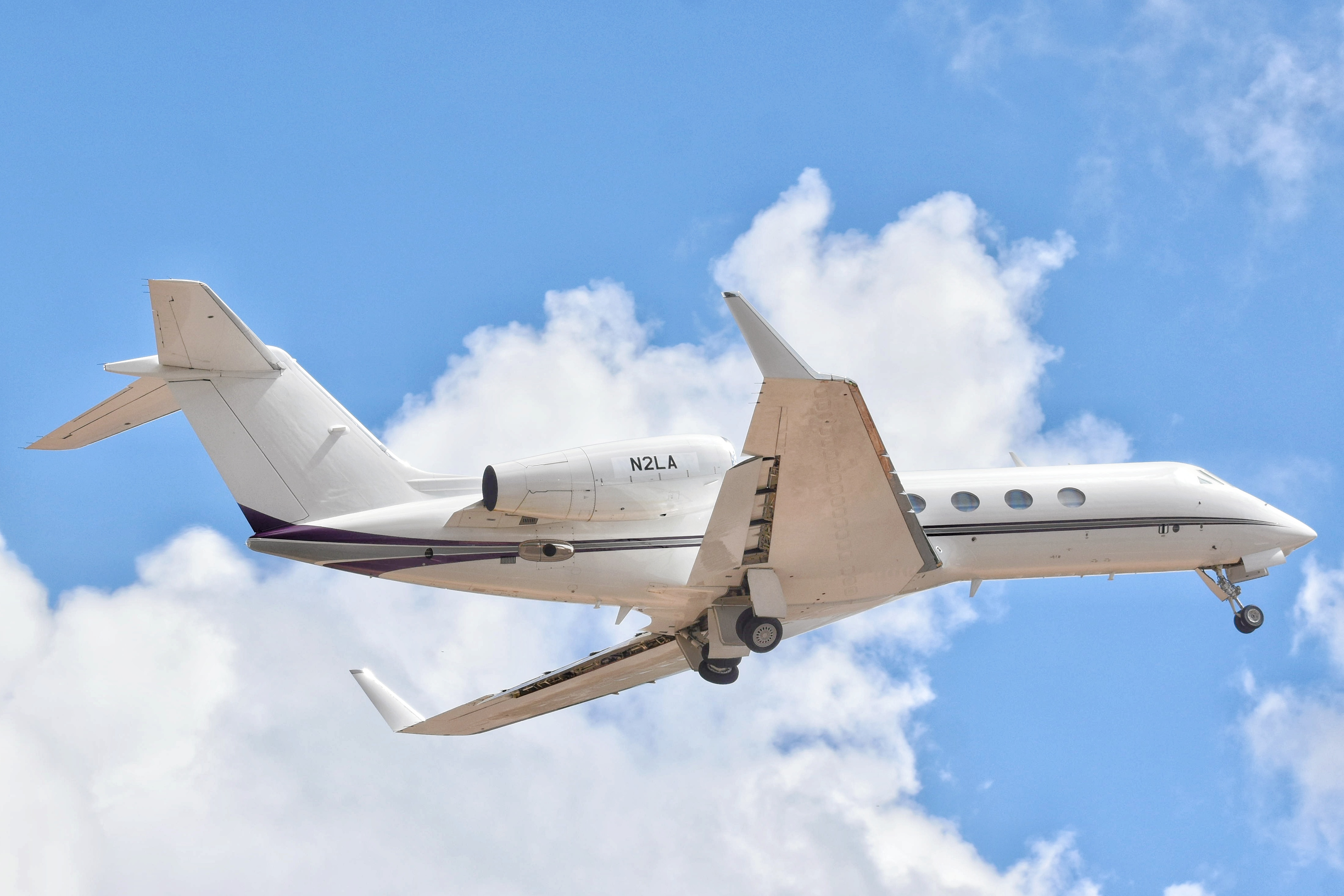 Full size: PRIVATE Gulfstream IV N2LA at Aeropuerto de Cabo San Lucas Internacional