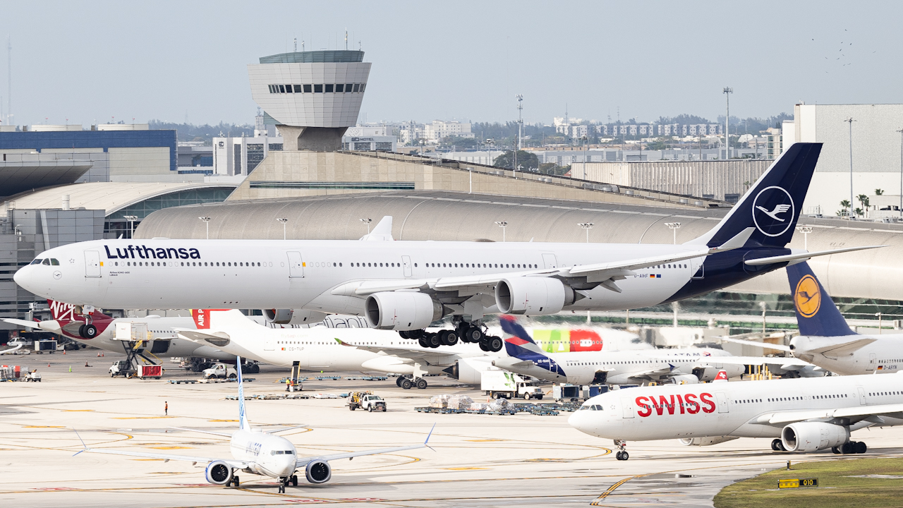 Full size: Lufthansa Airbus A340-600 D-AIHF at Miami International Airport