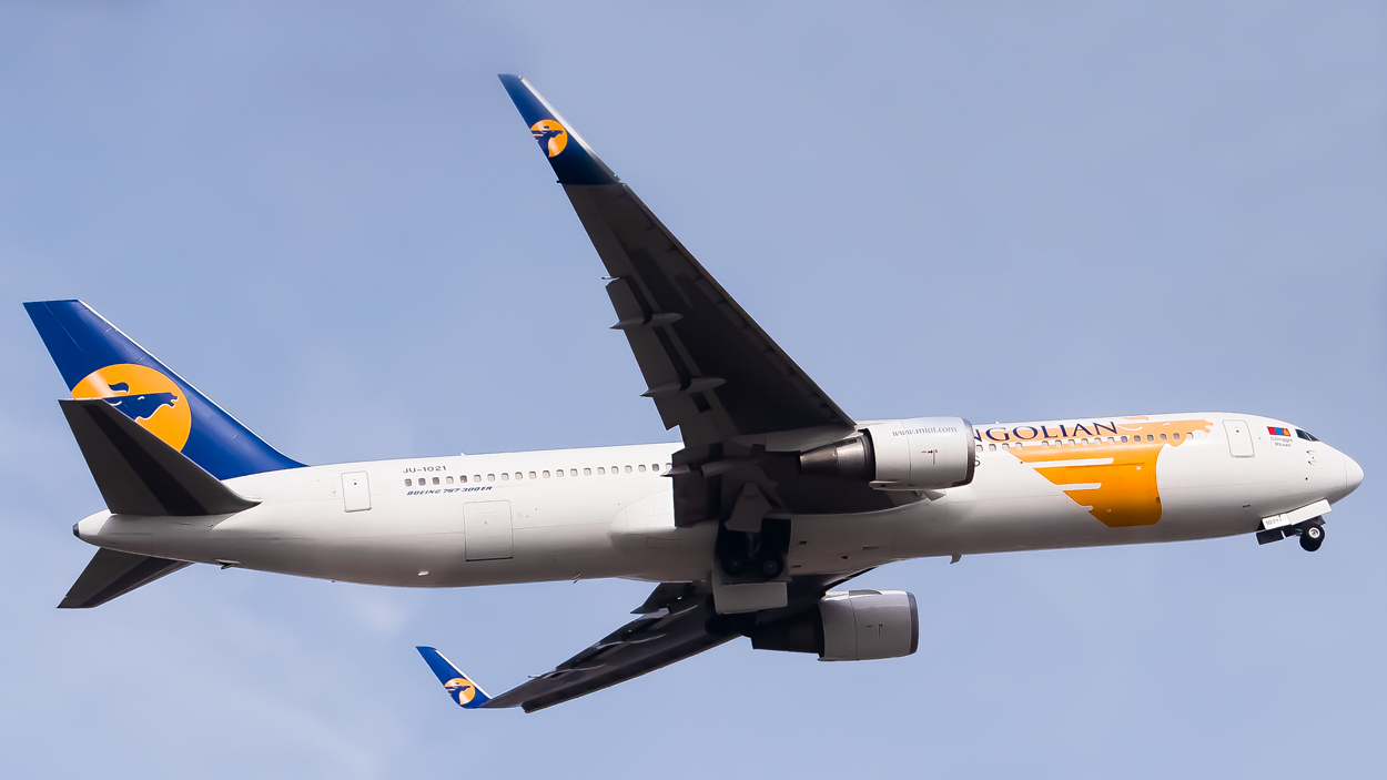 Full size: MIAT Mongolian Airlines Boeing 767-300ER JU-1021 at Seoul-Incheon International Airport