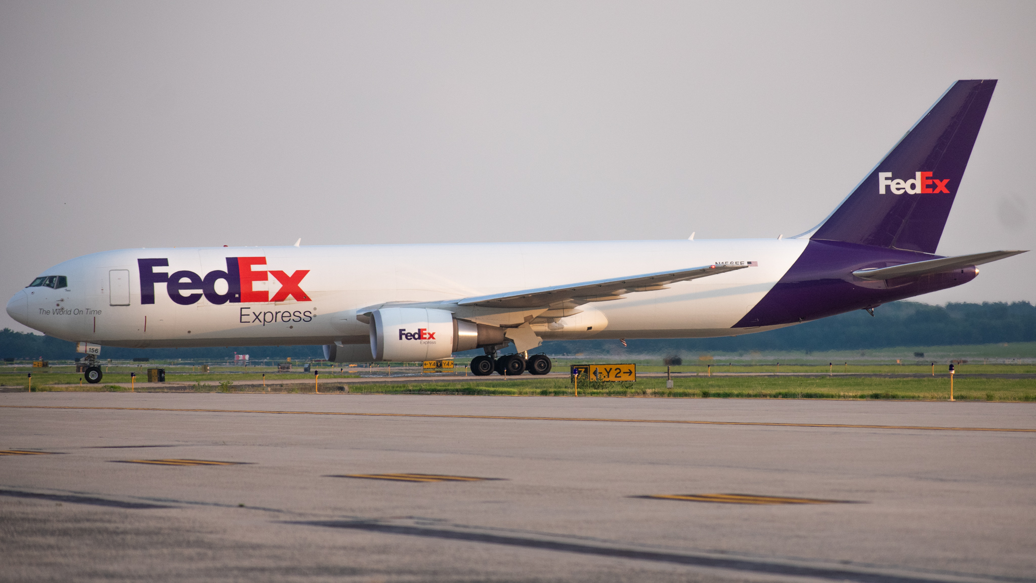 Full size: FedEx Boeing 767-300F N156FE at Washington Dulles International Airport