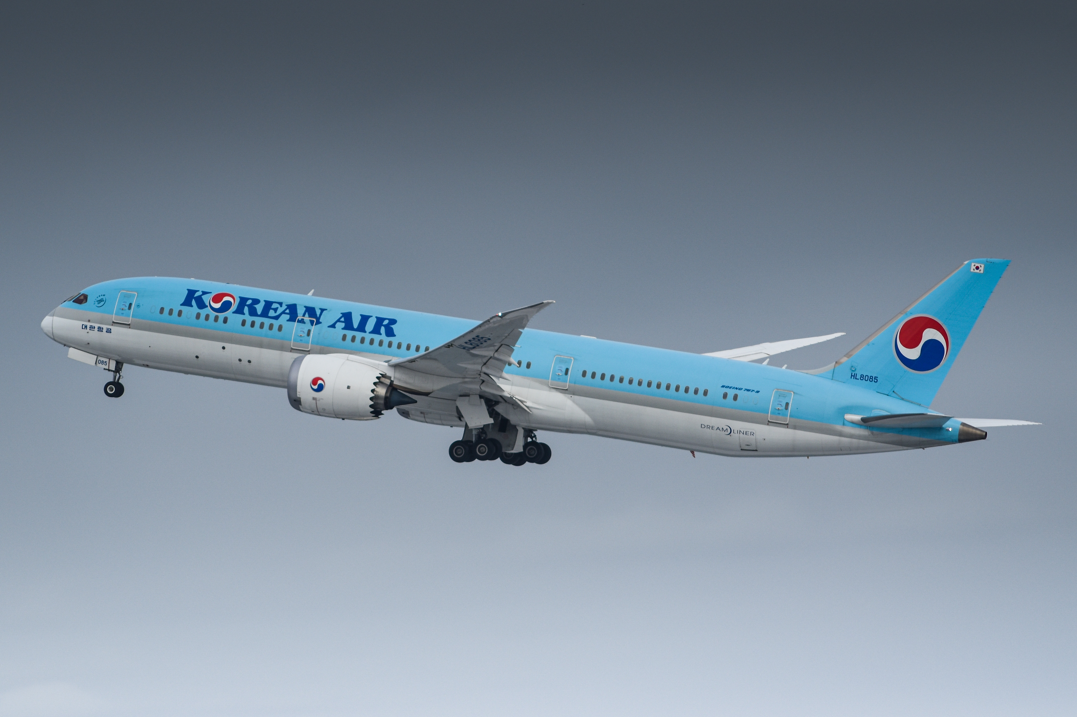 Full size: Korean Air Boeing 787-9 HL8085 at General Edward Lawrence Logan International Airport