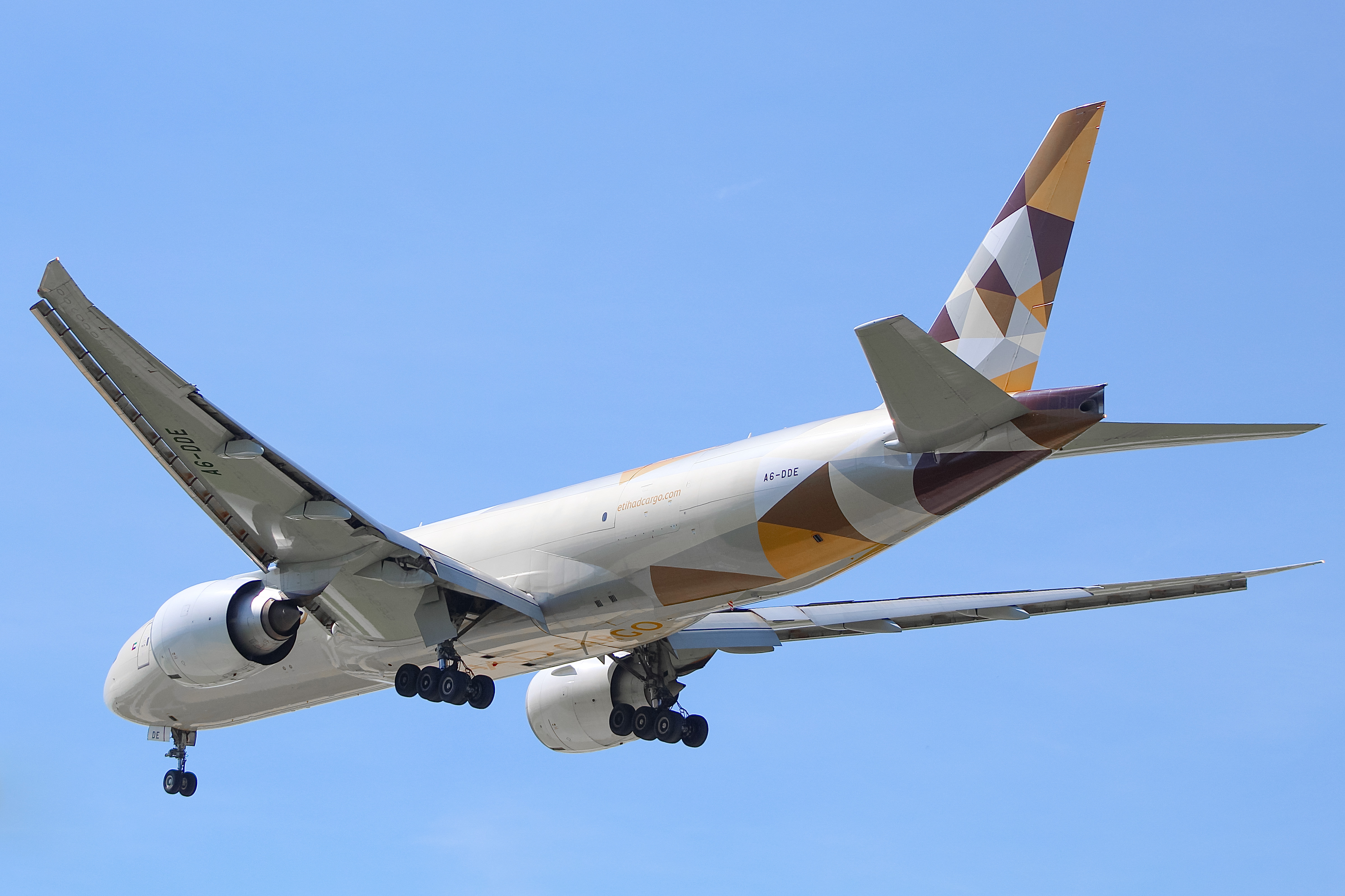 Full size: Etihad Cargo Boeing 777-F A6-DDE at Chicago O'Hare International Airport