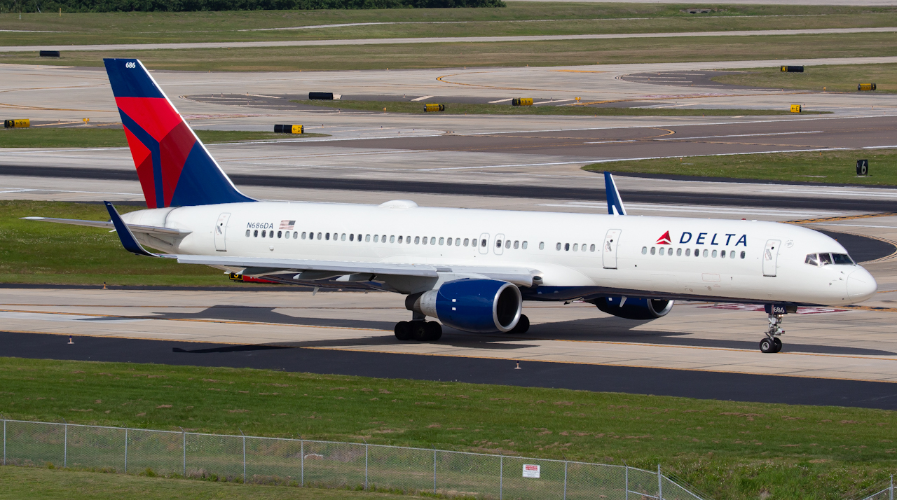 Full size: Delta Airlines Boeing 757-200 N686DA at Tampa International Airport