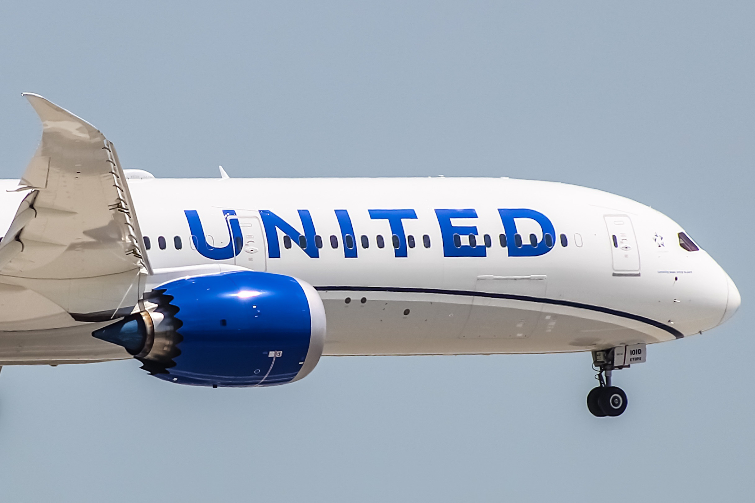 Full size: United Airlines Boeing 787-10 N12010 at Chicago O'Hare International Airport