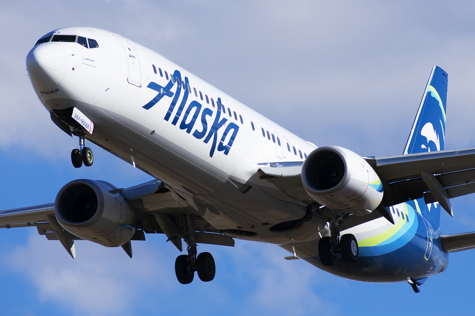Full size: Alaska Airlines Boeing 737-900ER N267AK at Salt Lake City International Airport