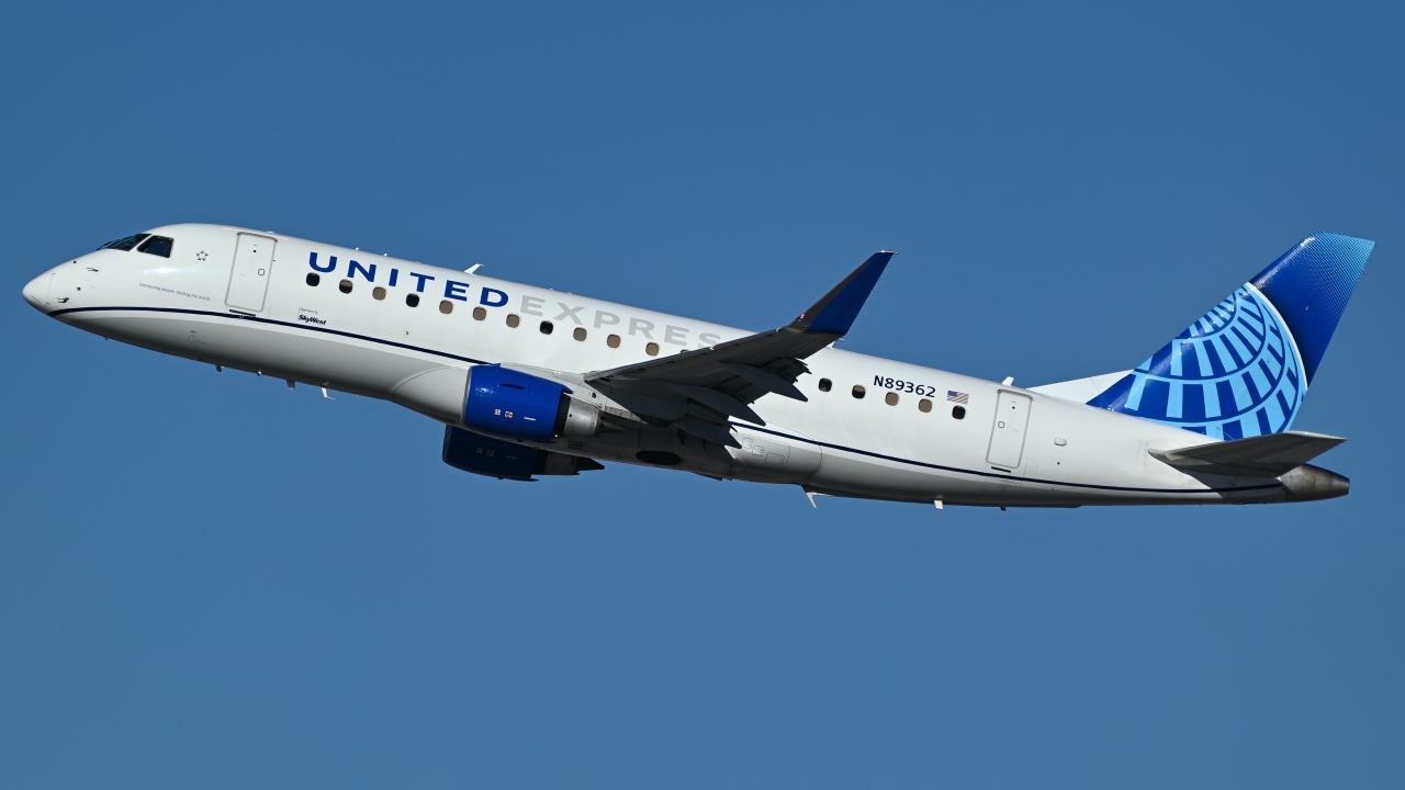 Full size: United Express Embraer E175 N89362 at Reno/Tahoe International Airport