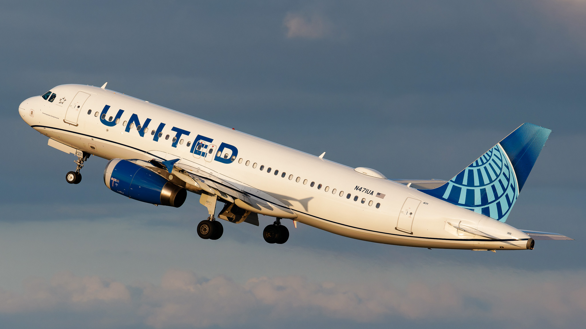 Full size: United Airlines Airbus A320 N471UA at Tampa International Airport