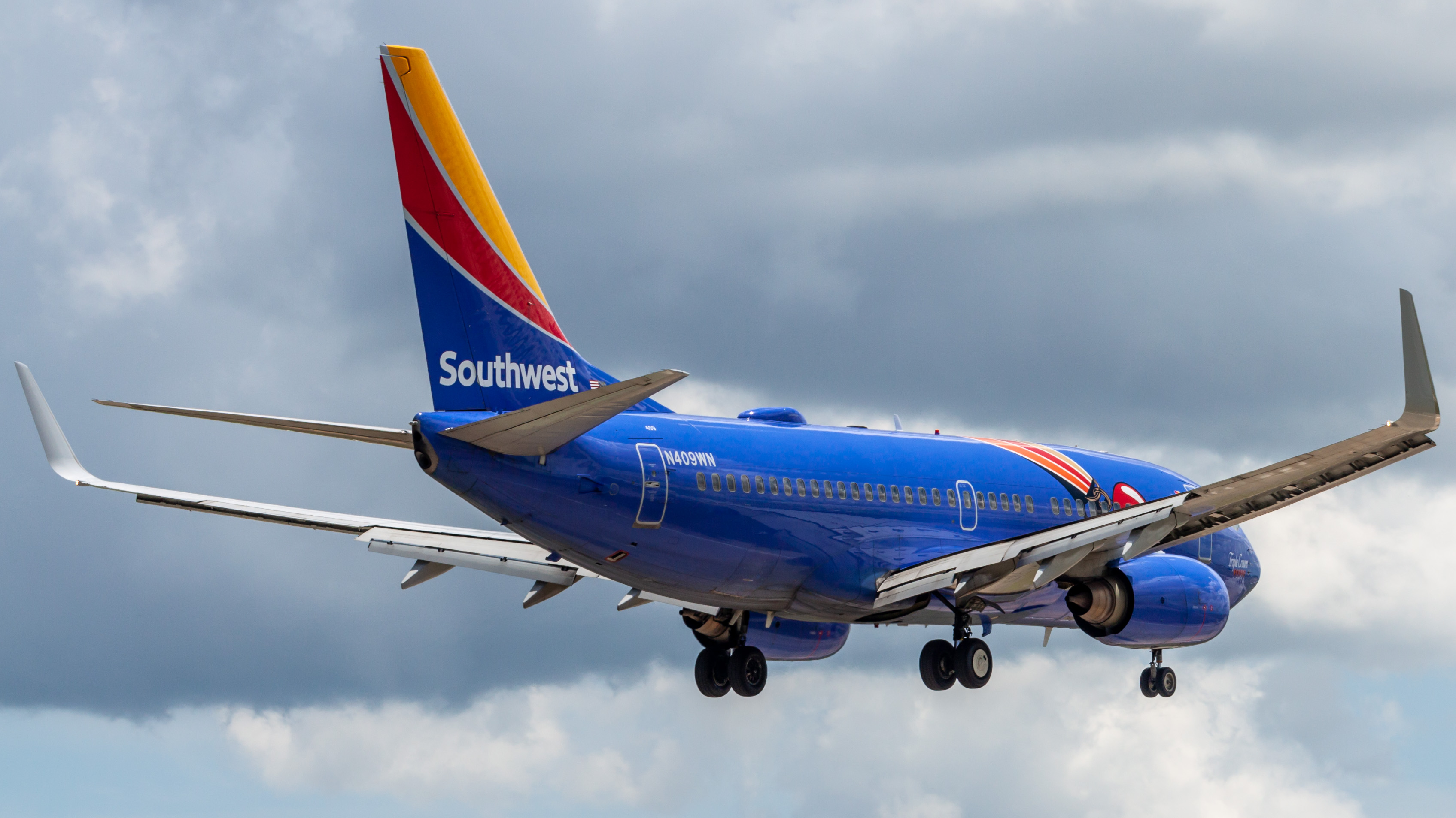 Full size: Southwest Airlines Boeing 737-700 N409WN at William P Hobby Airport