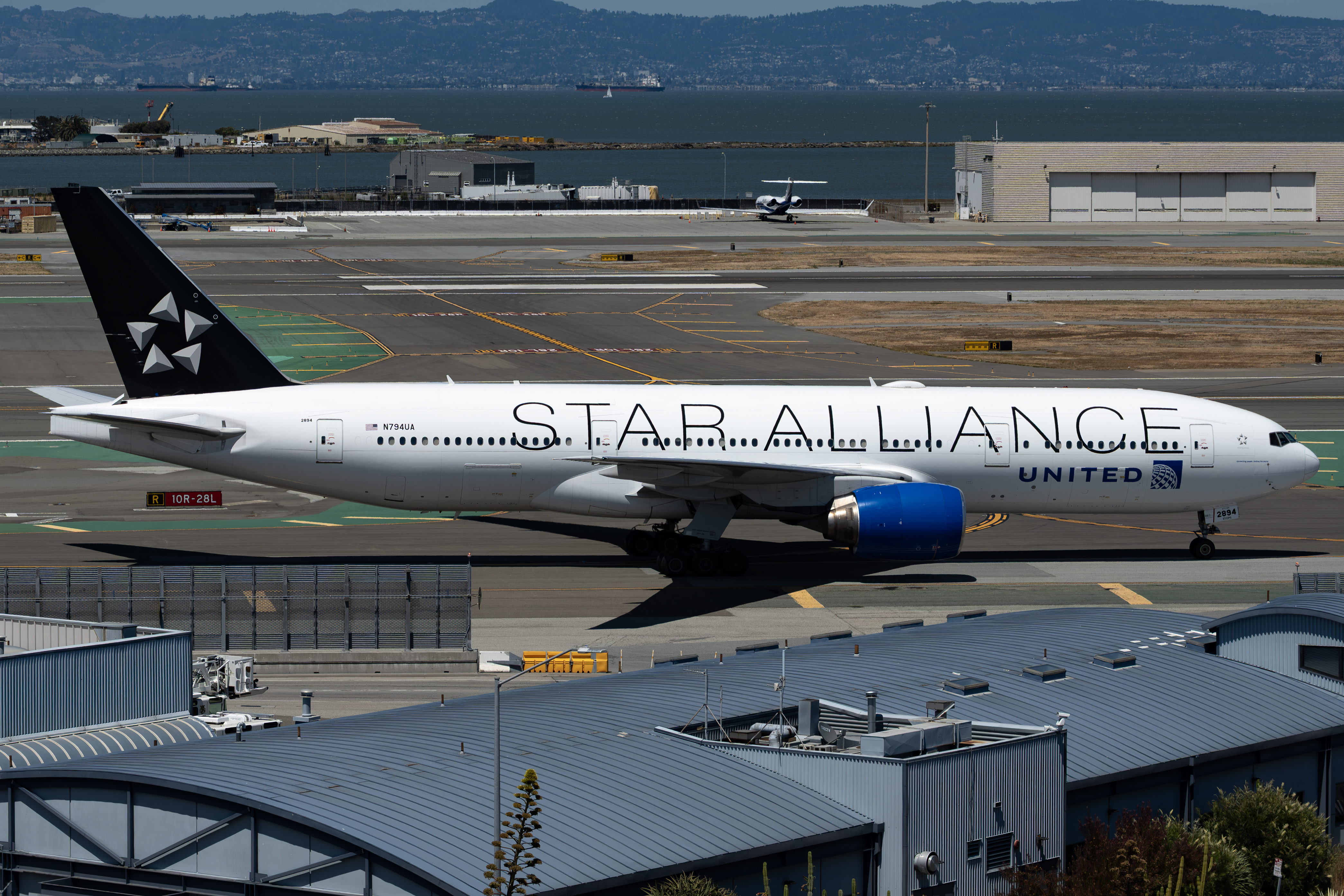 Full size: United Airlines Boeing 777-200 N794UA at San Francisco International Airport