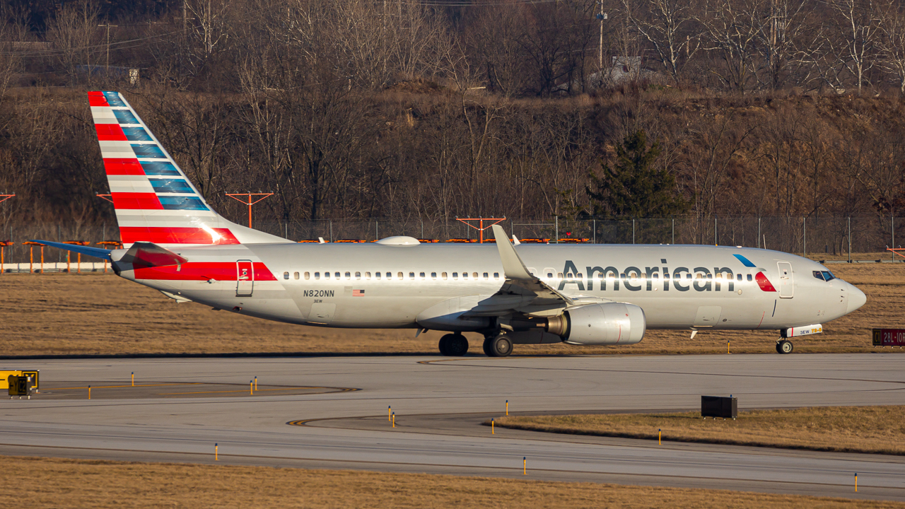 Full size: American Airlines Boeing 737-800 N820NN at John Glenn Columbus International Airport