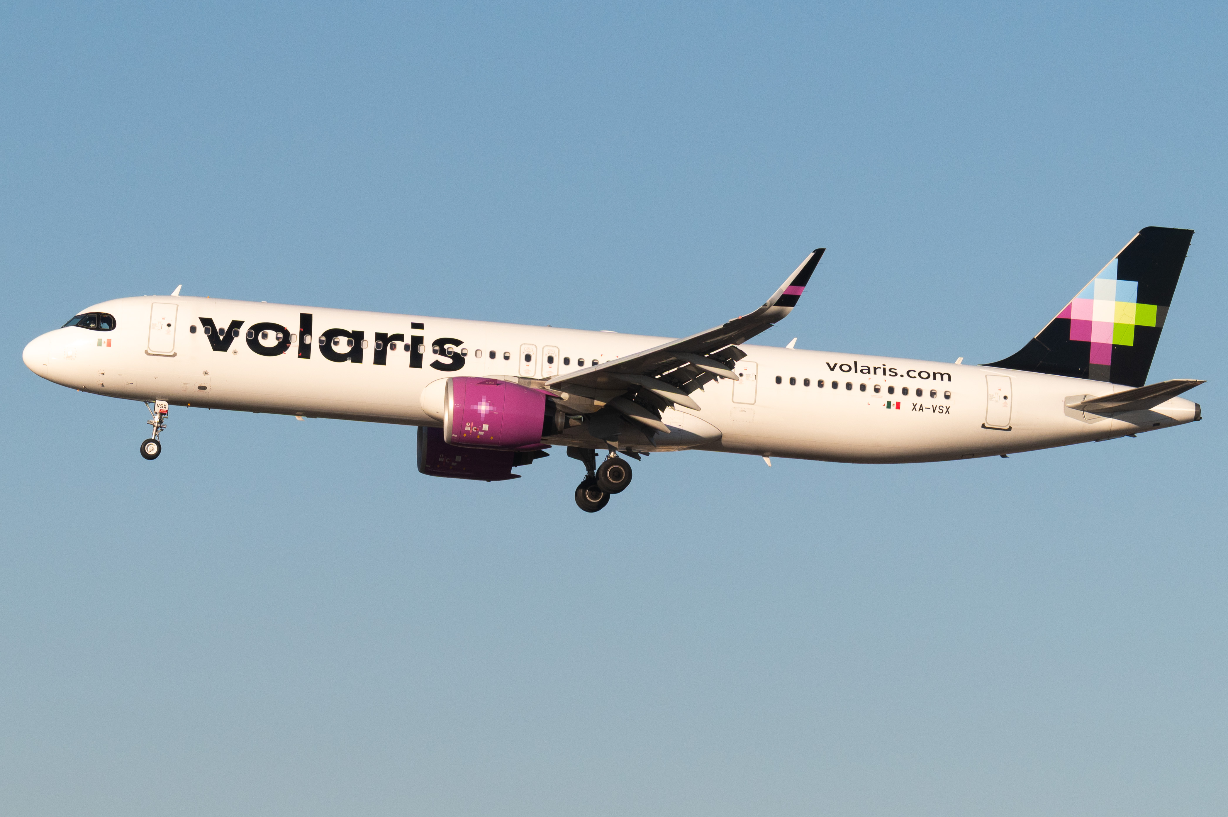 Full size: Volaris Airbus A321NEO XA-VSX at Tijuana International Airport