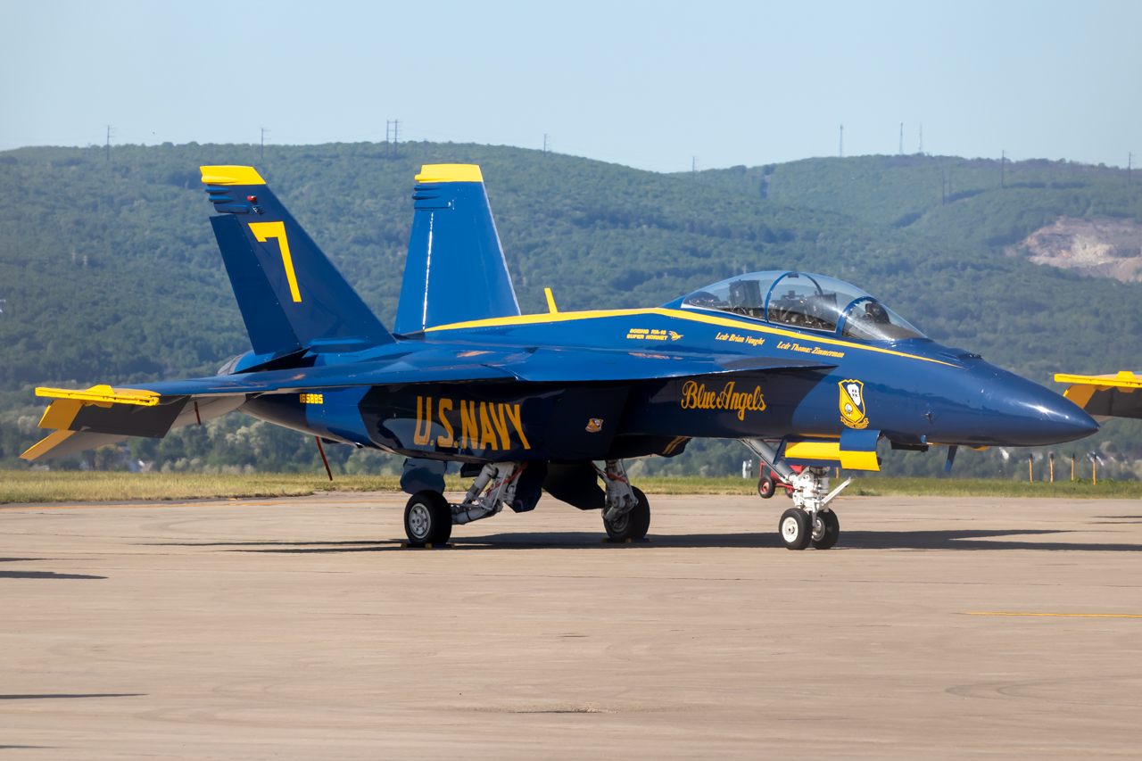 Full size: USN - United States Navy Boeing F/A-18F Super Hornet 165885 at Avoca Wilkes-Barre/Scranton International Airport