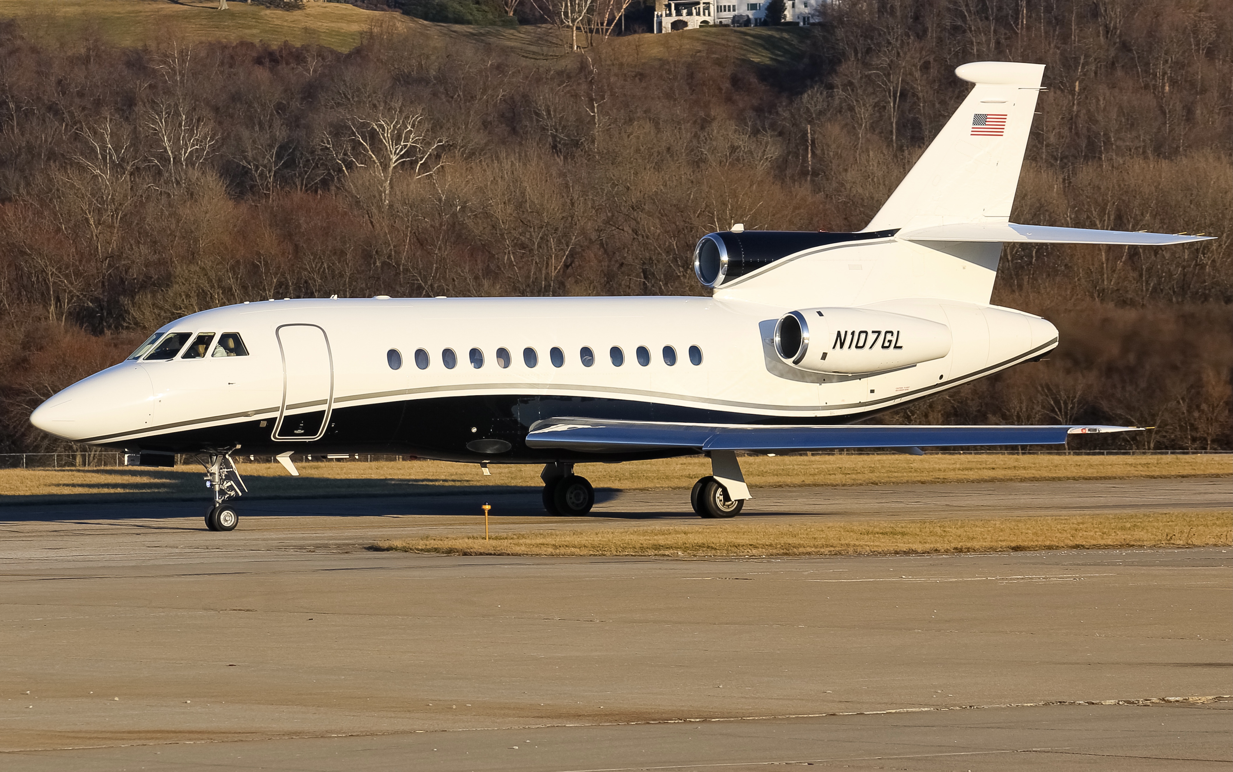 Full size: PRIVATE  Dassault Falcon 900 N107GL at Cincinnati Municipal Airport/Lunken Field