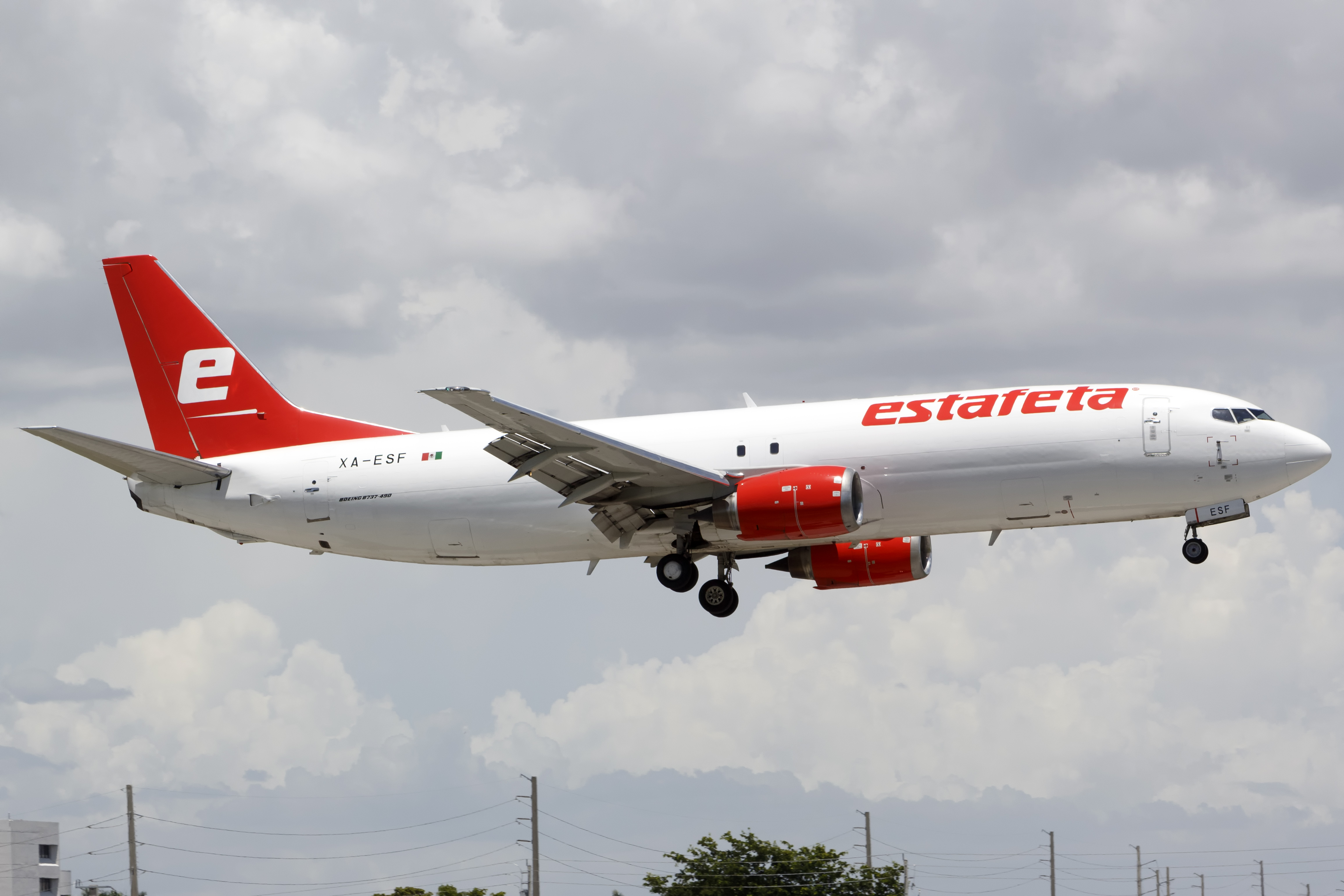 Full size: Estafeta Carga AÃ©rea Boeing 737-400 XA-ESF at Miami International Airport