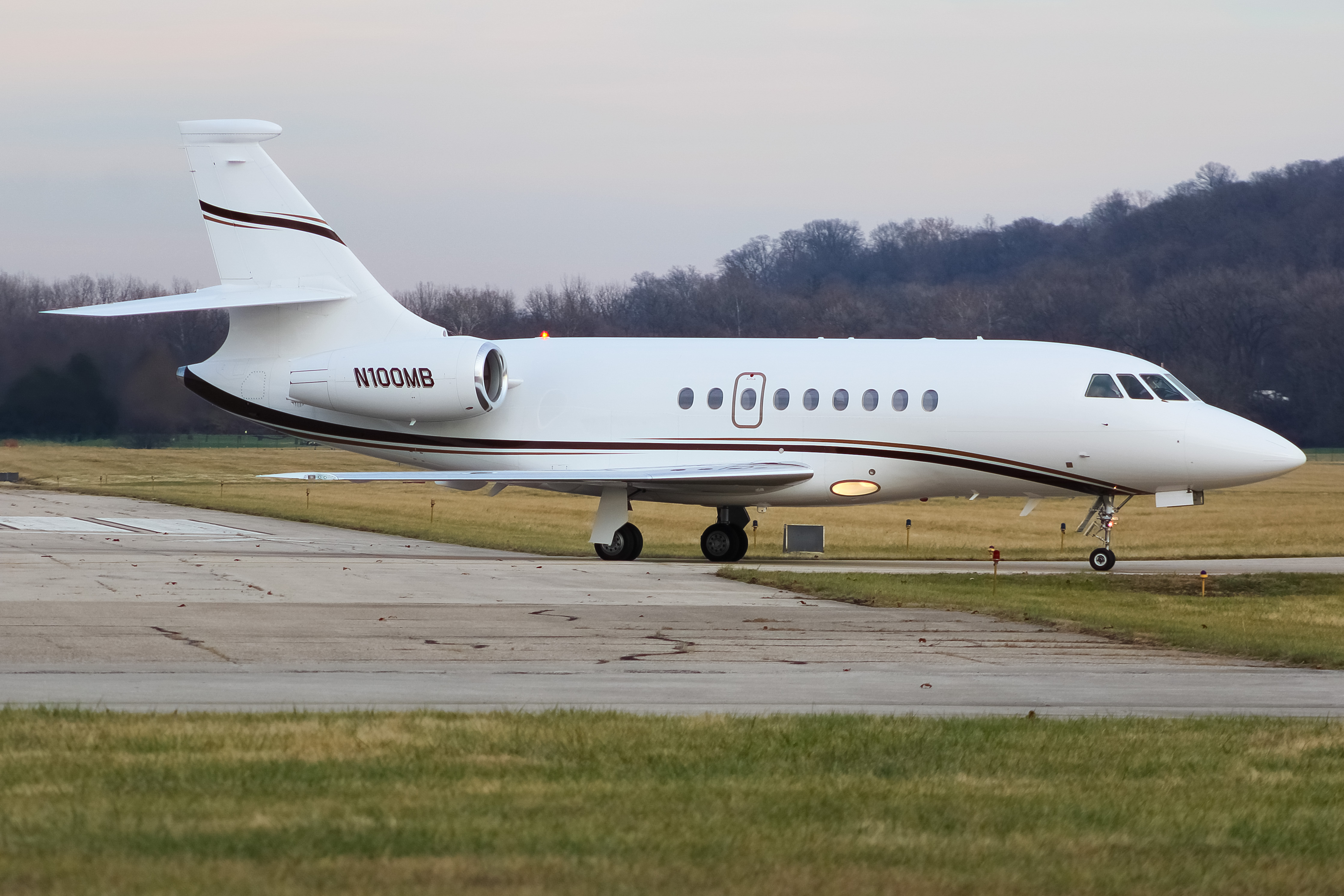 Full size: PRIVATE  Dassault Falcon 2000EX N100MB at Cincinnati Municipal Airport/Lunken Field