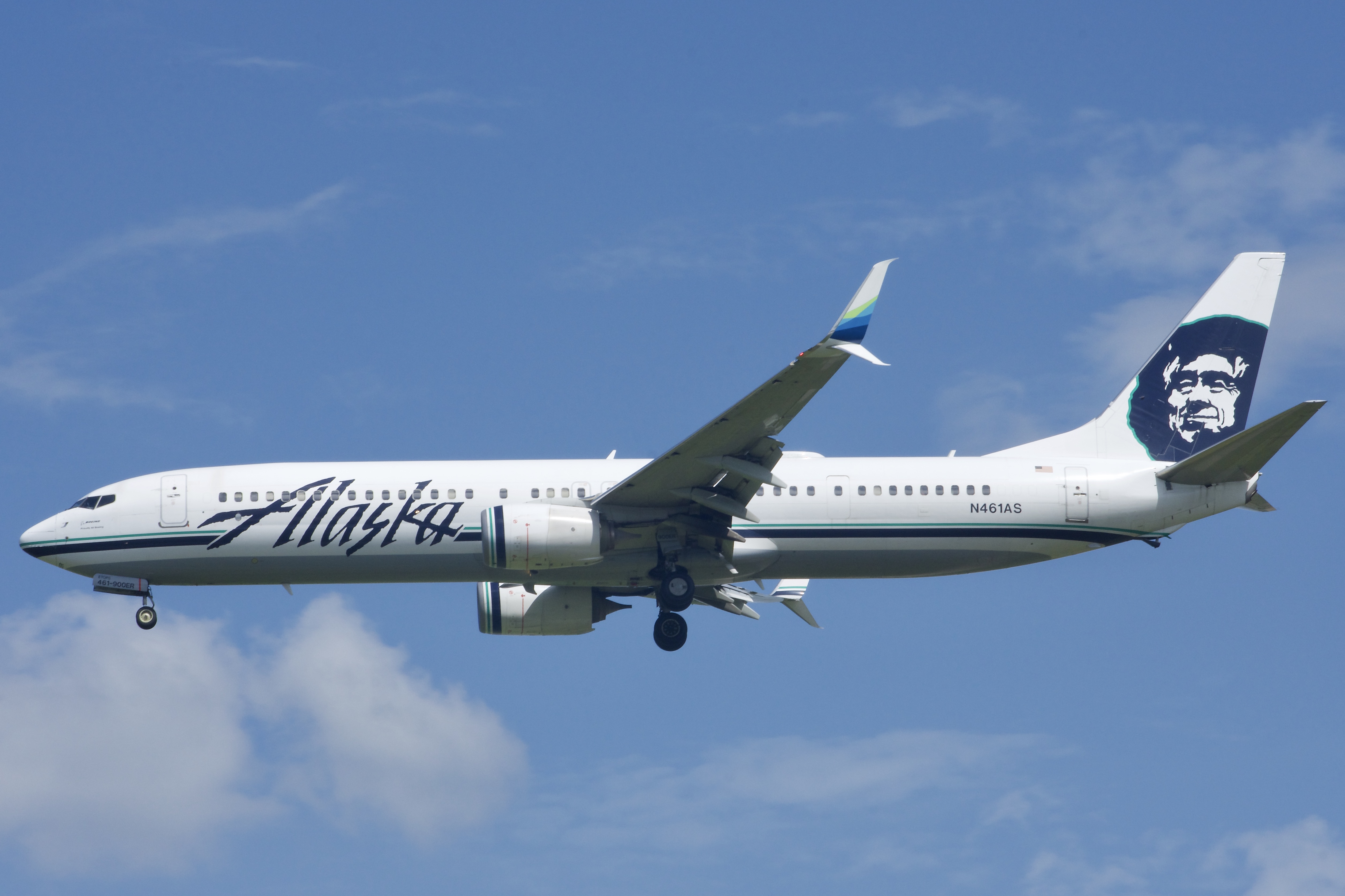 Full size: Alaska Airlines  Boeing 737-900ER N461AS at Orlando International Airport