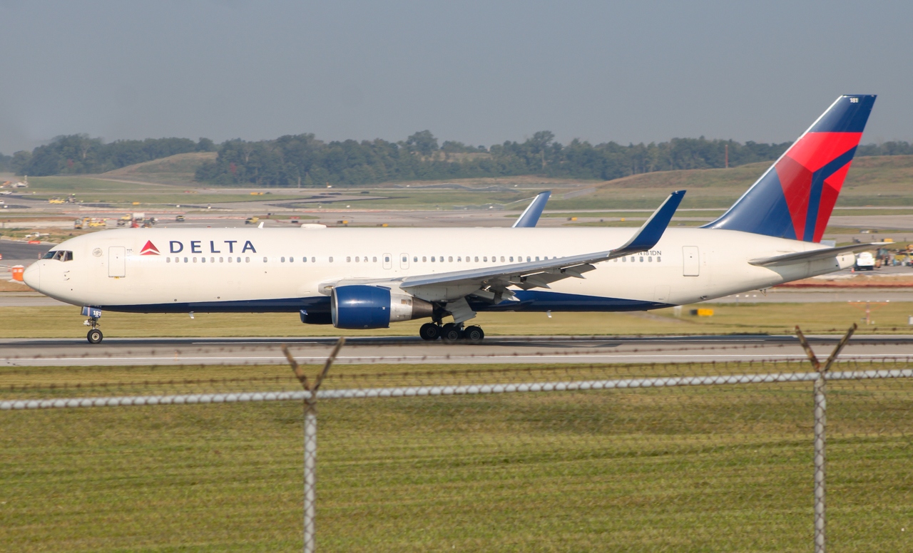 Full size: Delta Airlines Boeing 767-300ER N181DN at Cincinnati/Northern Kentucky International Airport