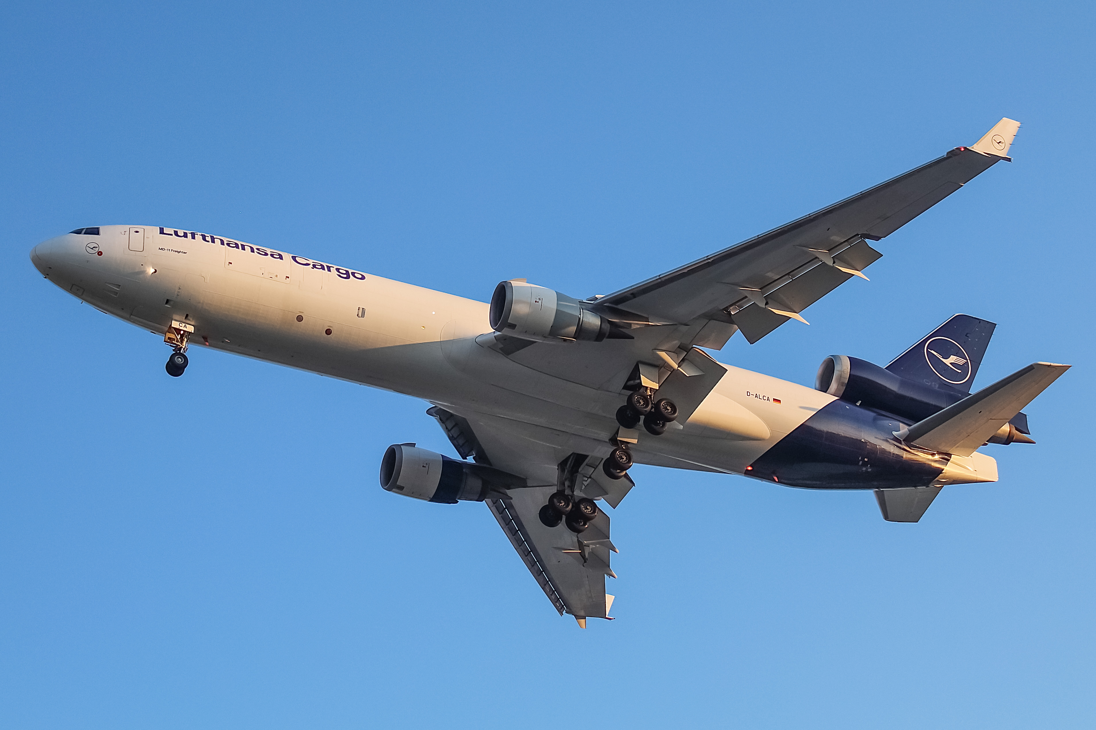 Full size: Lufthansa Cargo McDonnell Douglas MD-11F D-ALCA at Chicago O'Hare International Airport