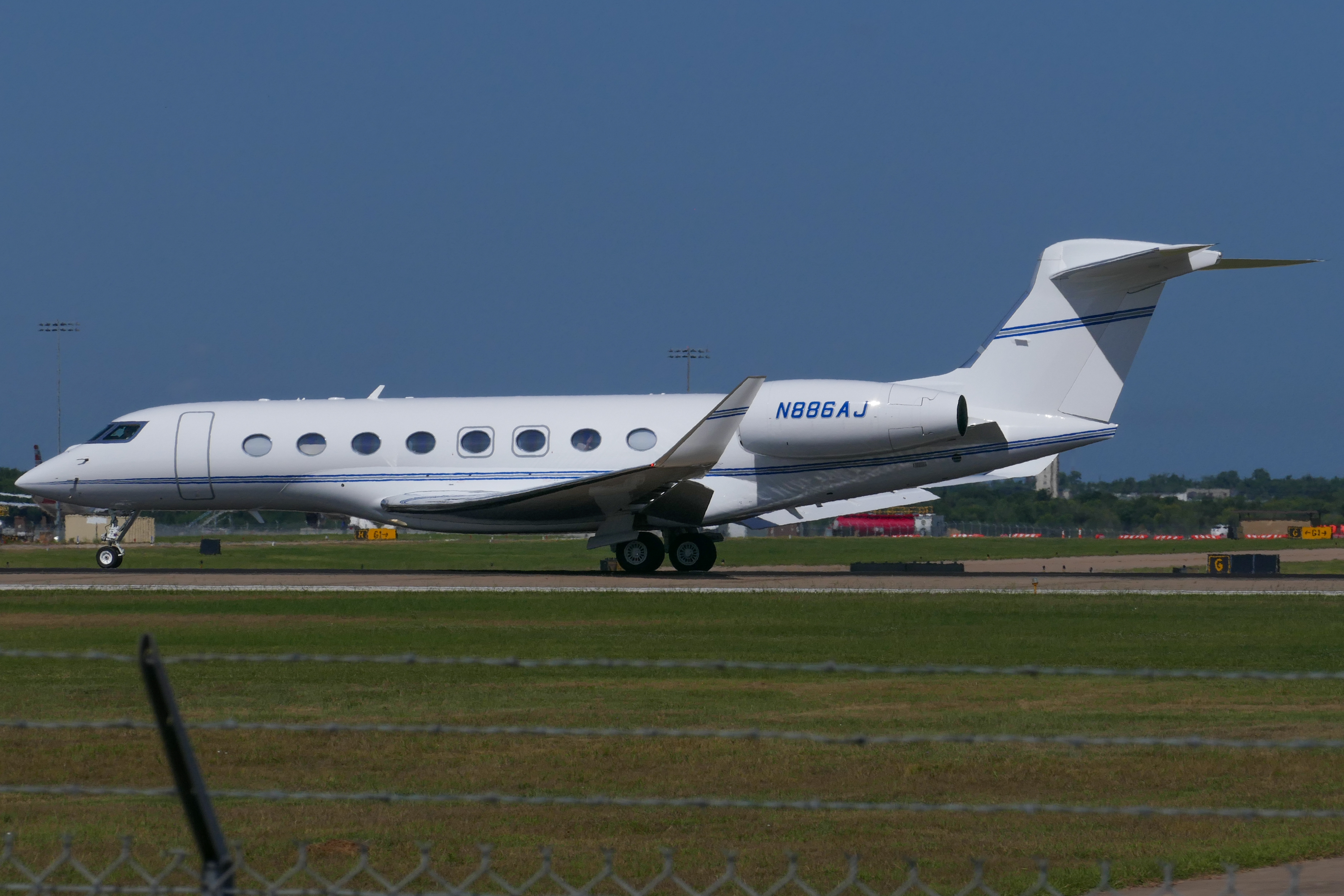Full size: PRIVATE Gulfstream G650 N886AJ at Austin-Bergstrom International Airport