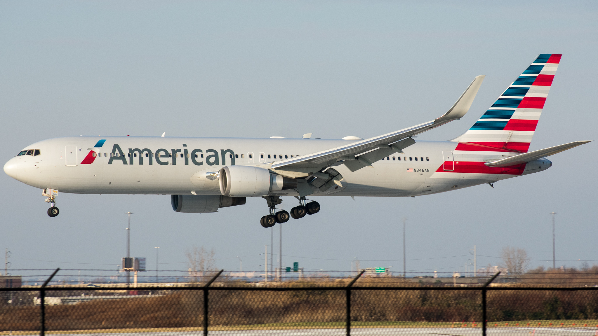 Full size: American Airlines B767 N346AN at Philadelphia International Airport