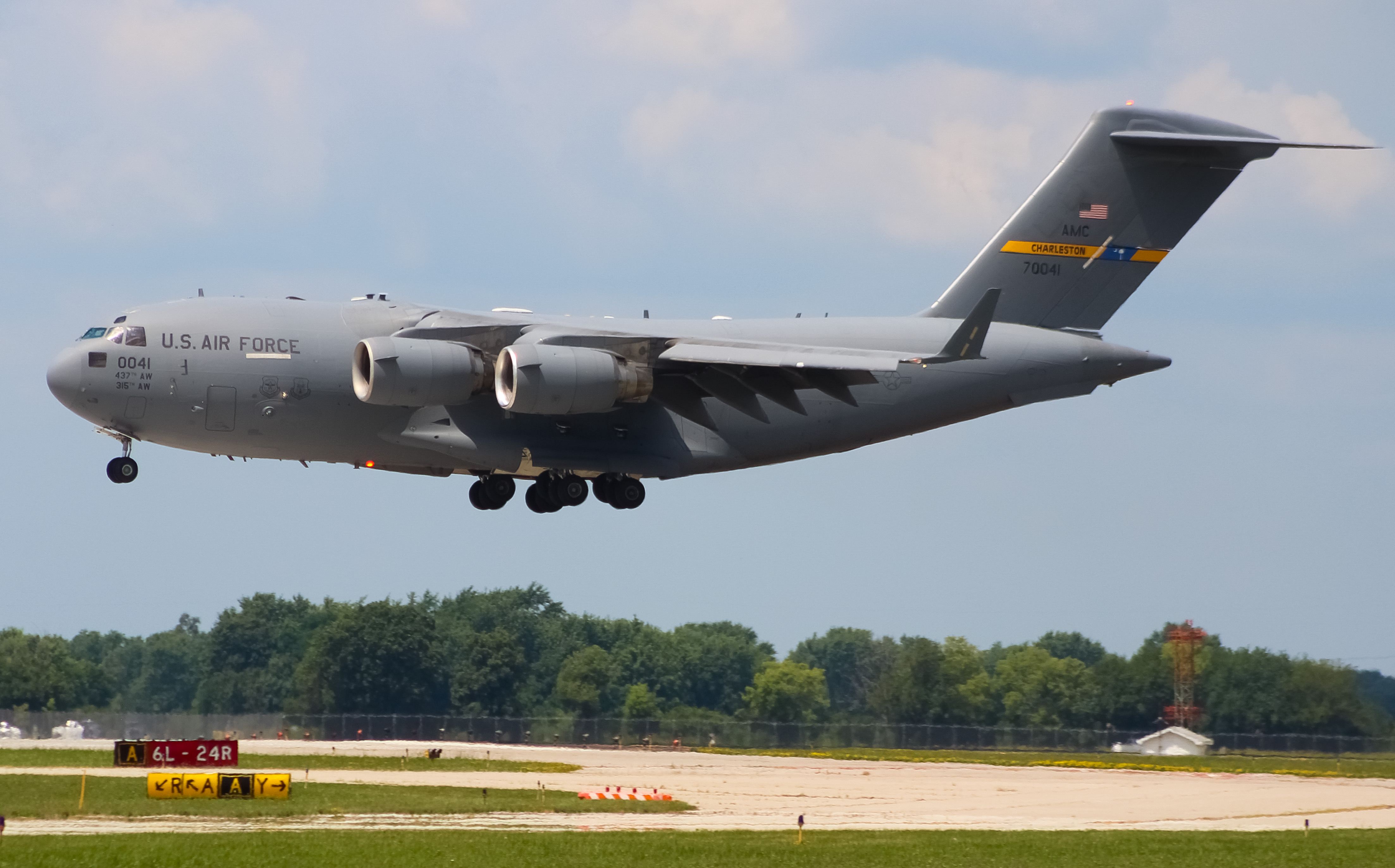Full size: USAF - United States Air Force Boeing C-17 Globemaster III 70041 at James M Cox Dayton International Airport