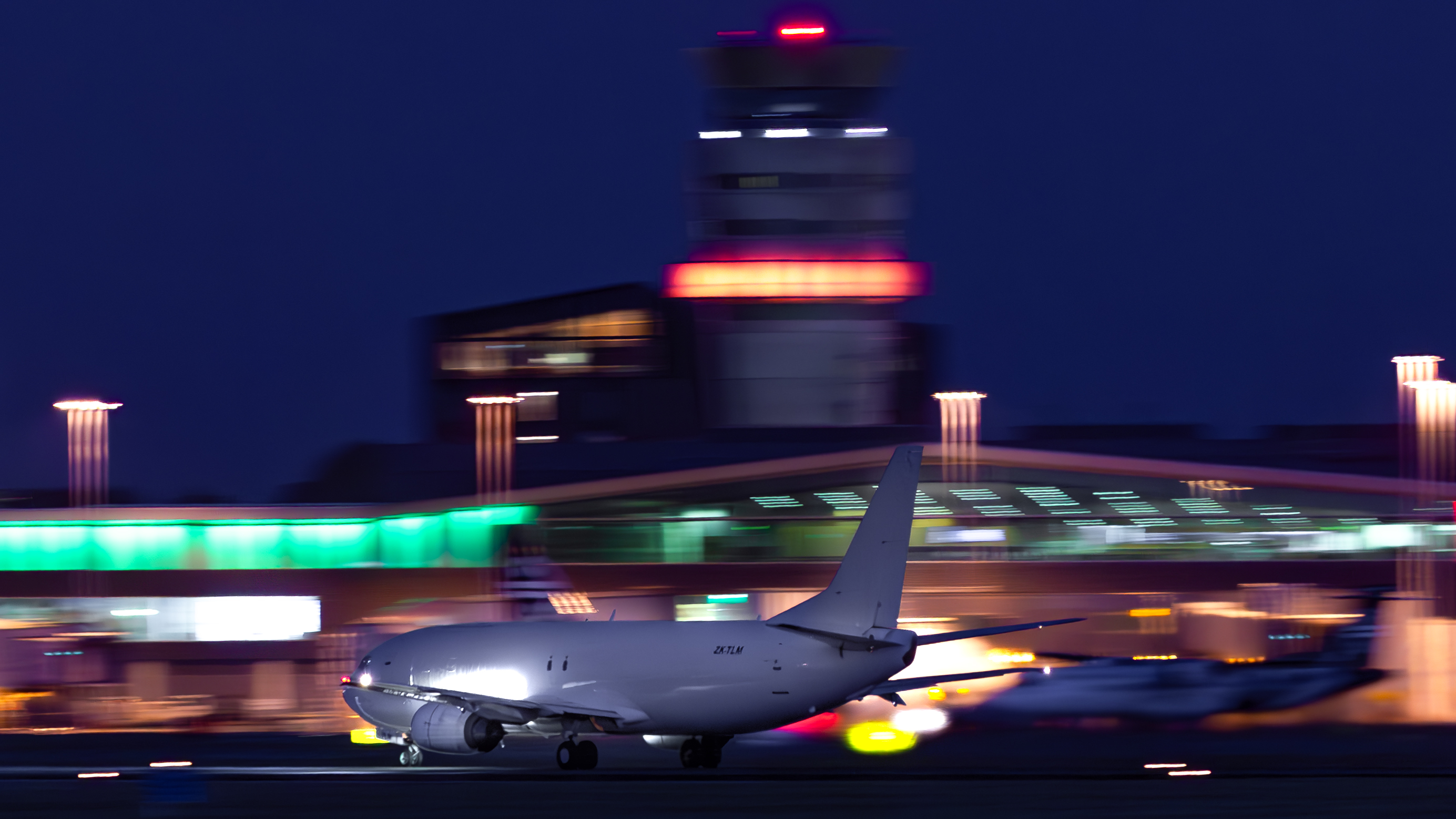 Full size: Airwork Boeing 737-400F ZK-TLM at Christchurch International Airport