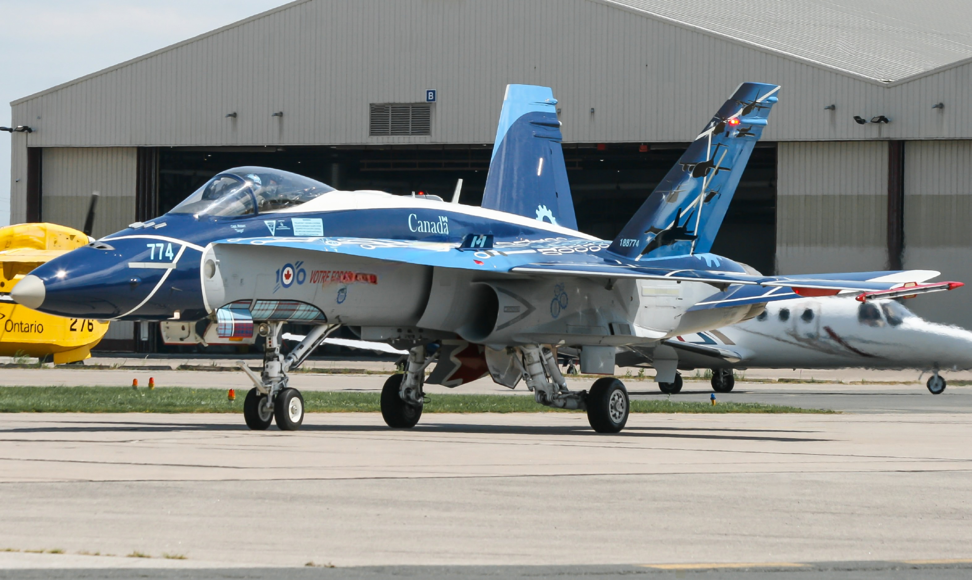 Full size: Royal Canadian Air Force McDonnell Douglas CF-188A Hornet 188774 at Lester B Pearson International Airport