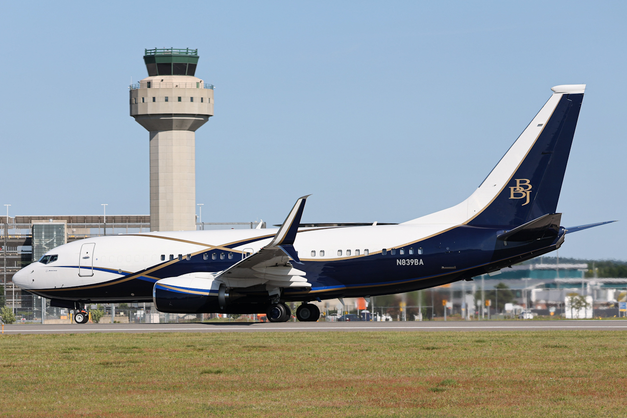 Full size: Boeing Boeing 737-700BBJ N839BA at Manchester Airport