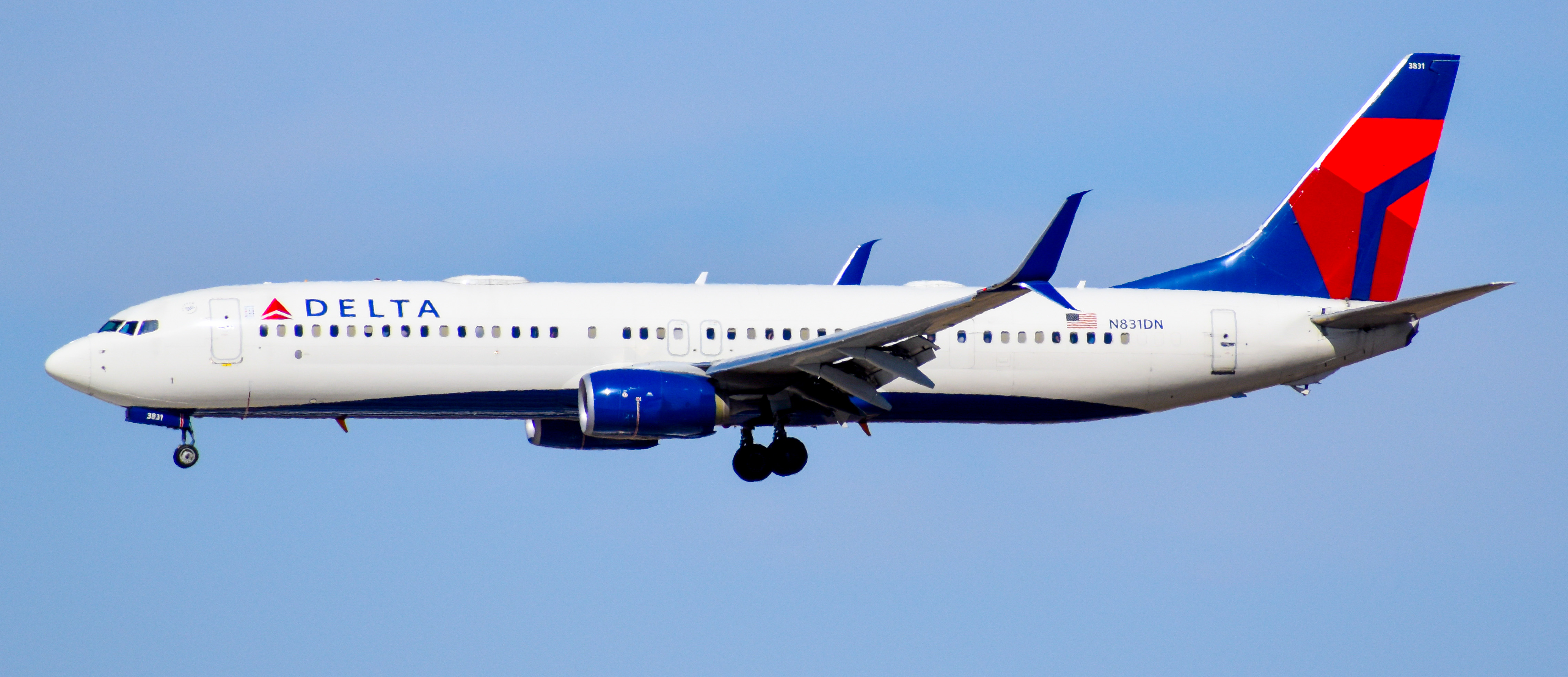Full size: Delta Airlines Boeing 737-900 N831DN at Denver International Airport