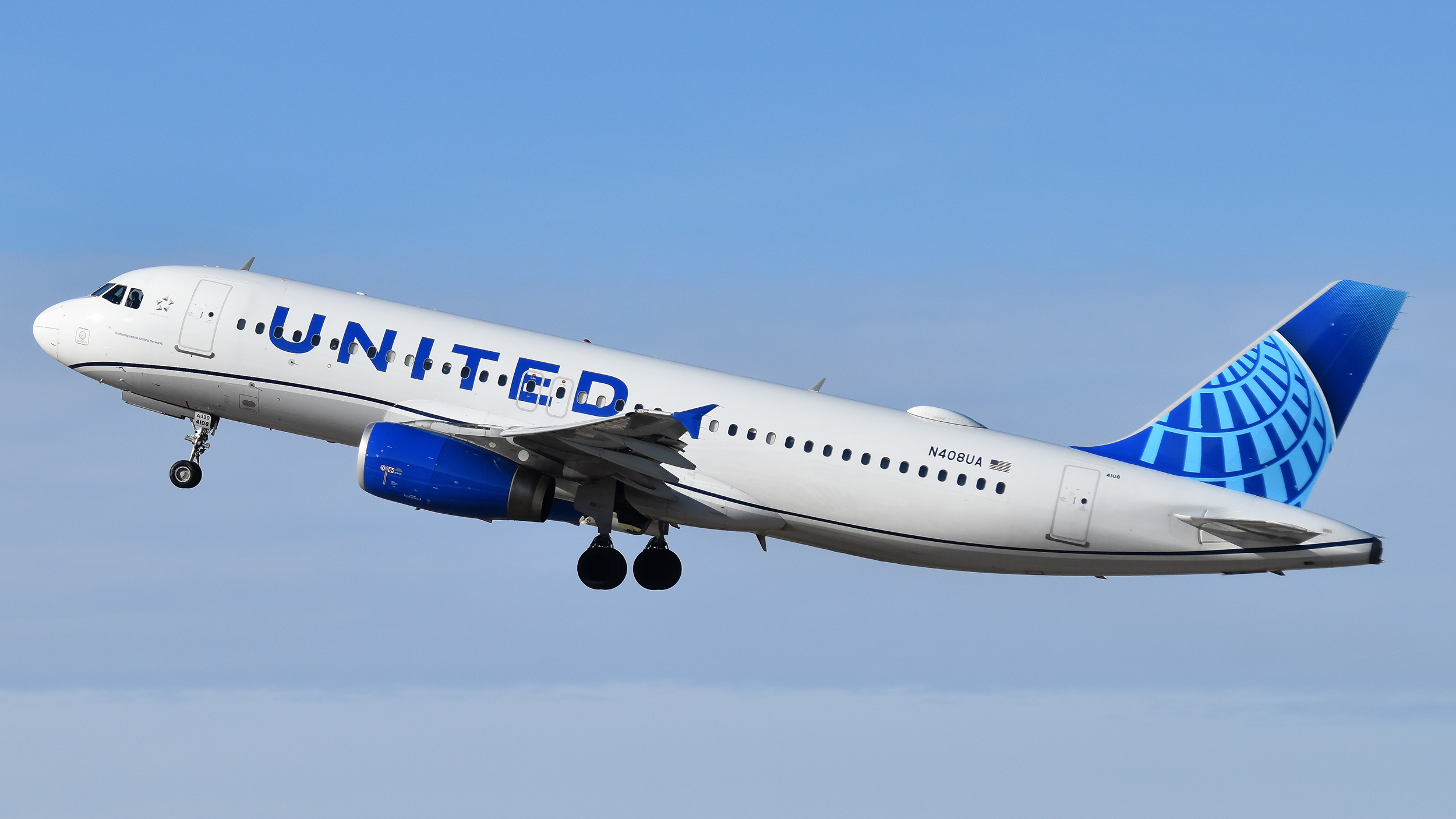 Full size: United Airlines Airbus A320 N408UA at Gerald R Ford International Airport