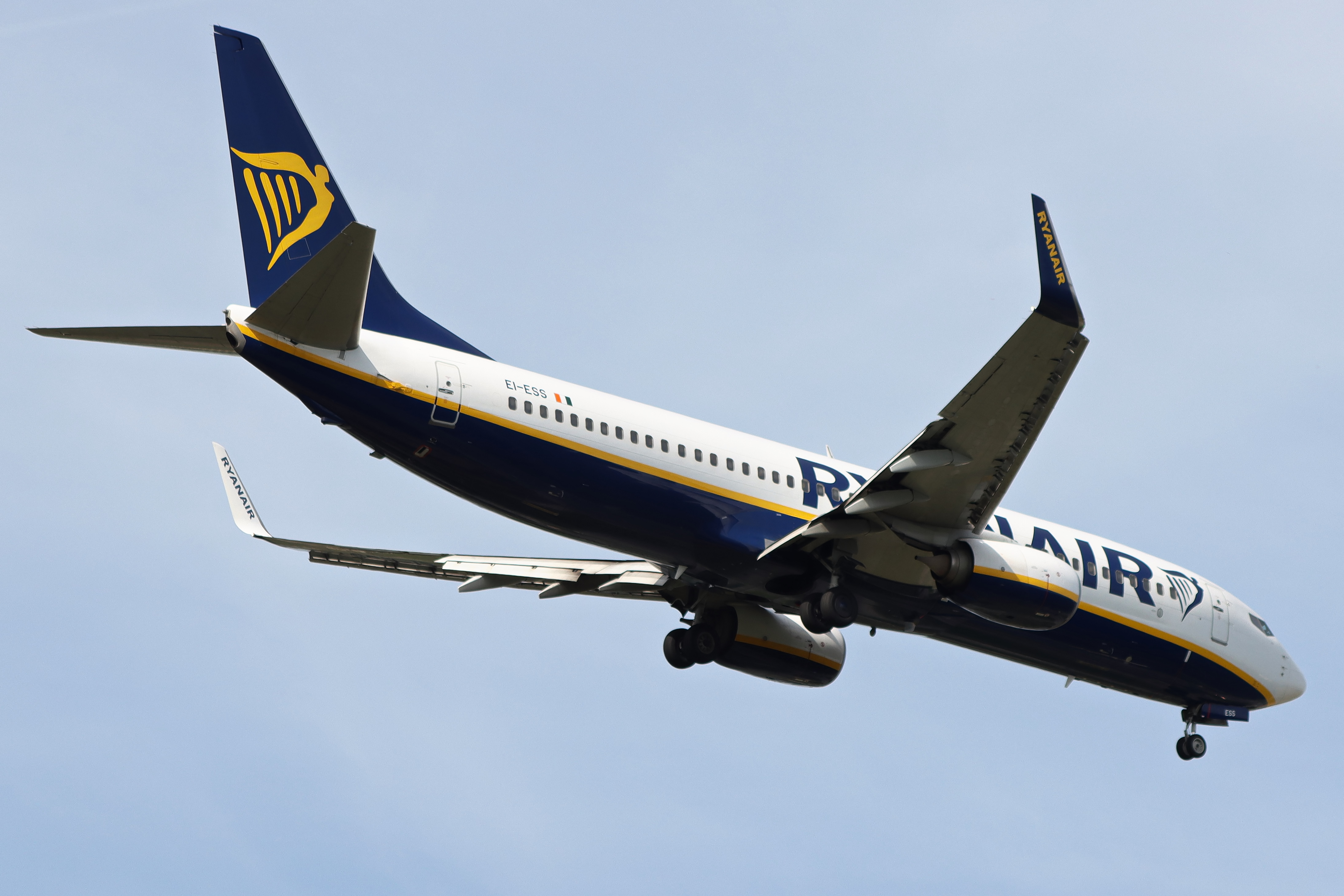 Full size: RyanAir Boeing 737-800 EI-ESS at Luxembourg Findel Airport