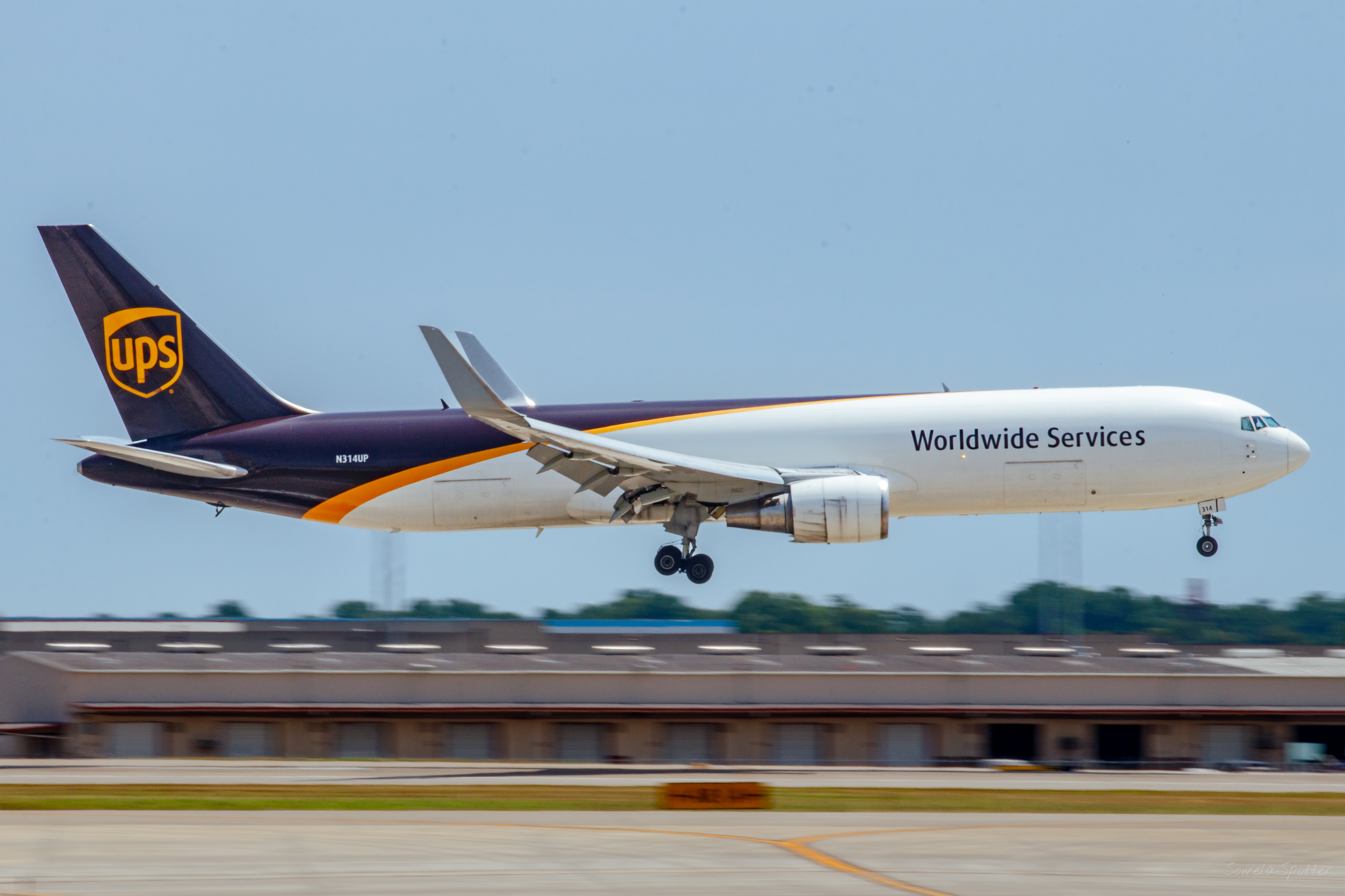 Full size: United Parcel Service Boeing 767-300F N314UP at Louisville Muhammad Ali International Airport