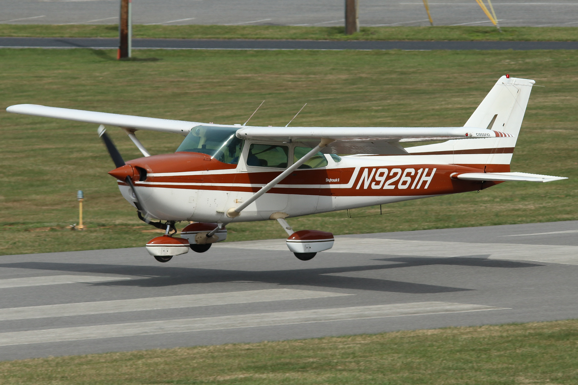 Full size: PRIVATE Cessna 172 N9261H at Carlisle Airport