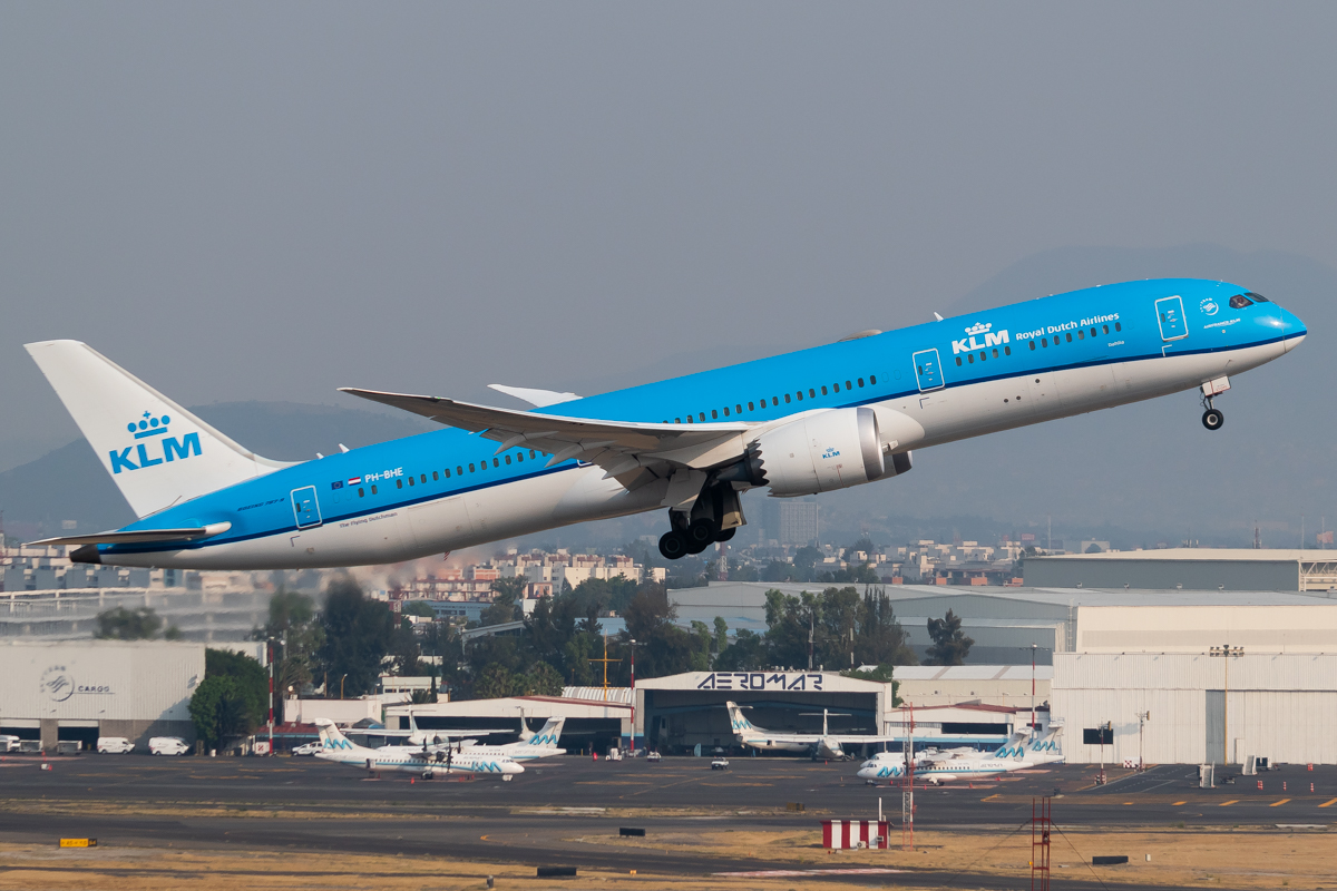 Full size: KLM Boeing 787-9 PH-BHE at Mexico City International Airport