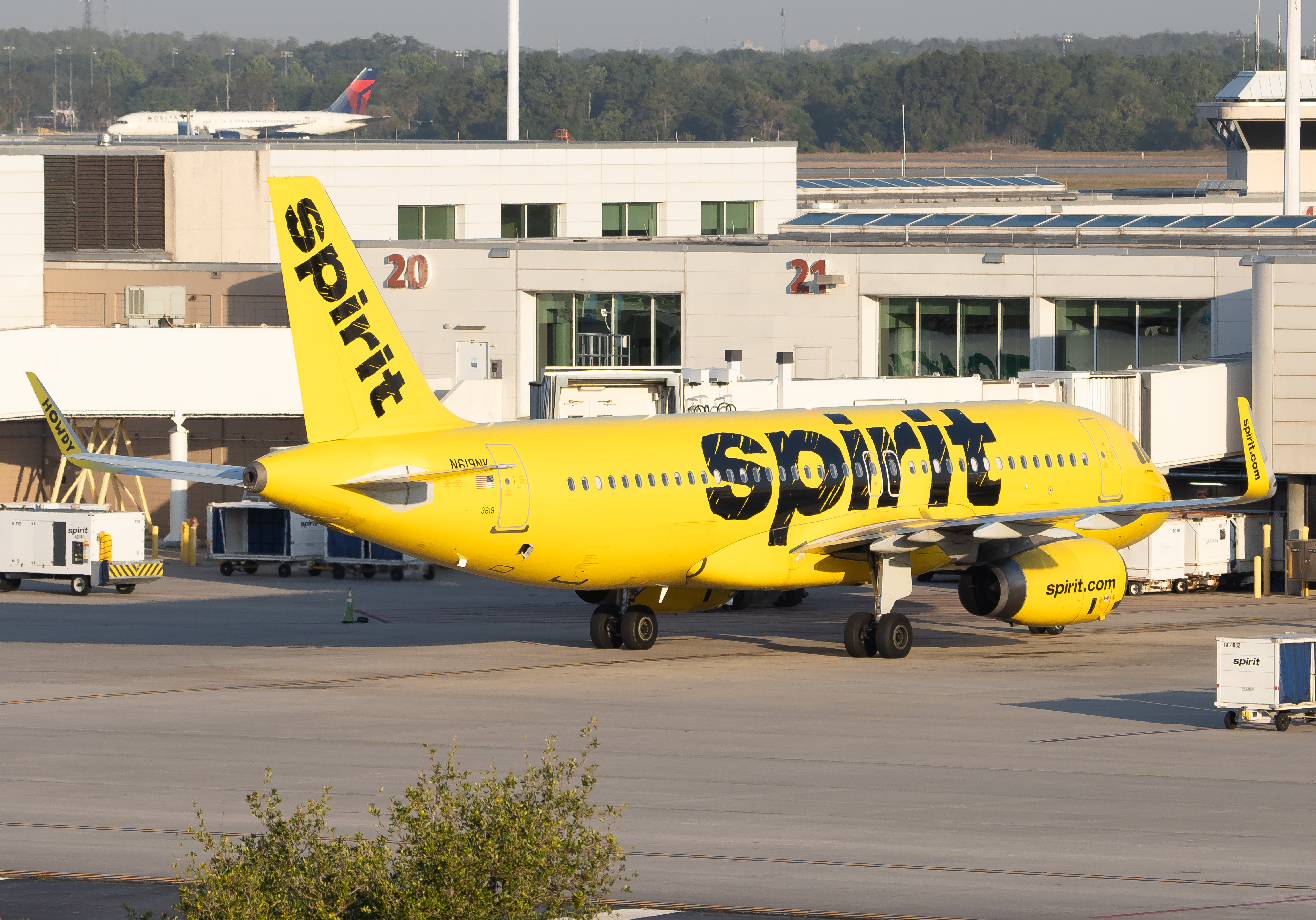 Full size: Spirit Airlines Airbus A320 N619NK at Orlando International Airport