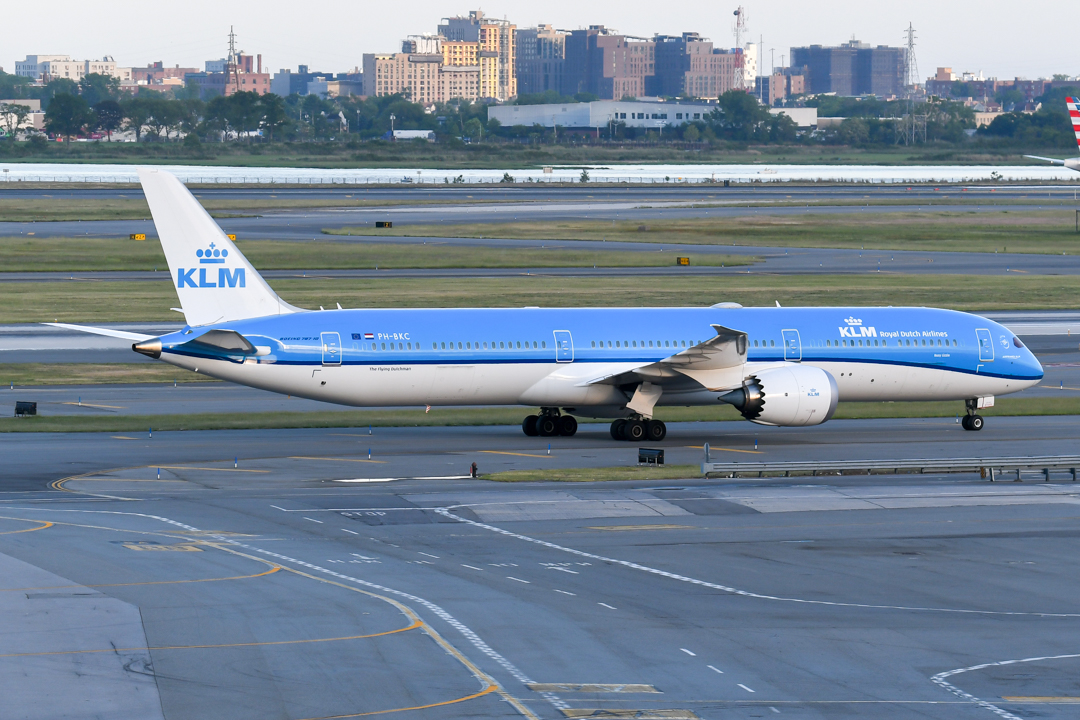Full size: KLM Boeing 787-10 PH-BKC at John F. Kennedy International Airport