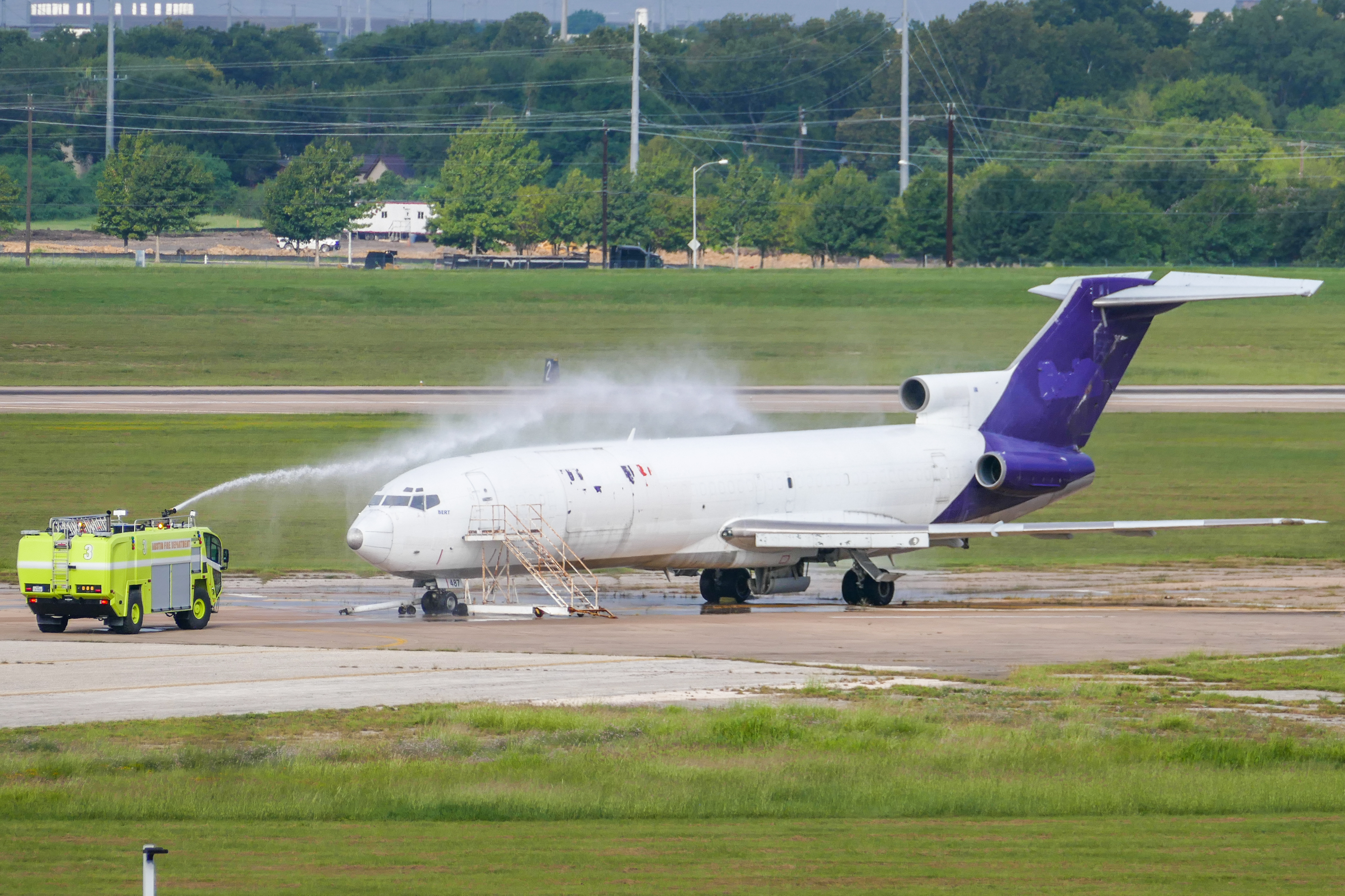 Full size: FedEx  Boeing 727-200 N487FE at Austin-Bergstrom International Airport
