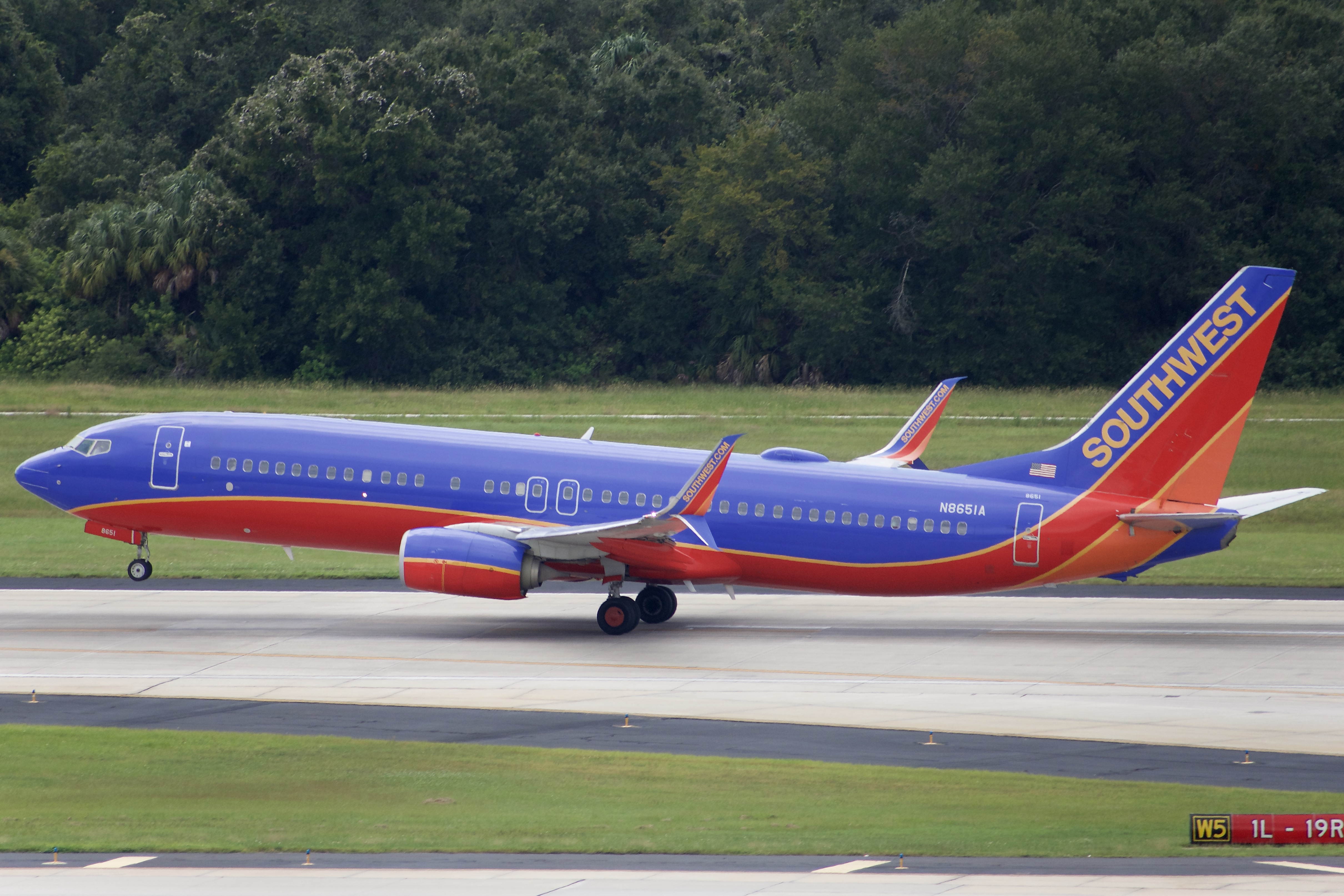 Full size: Southwest Airlines Boeing 737-800 N8651A at Tampa International Airport