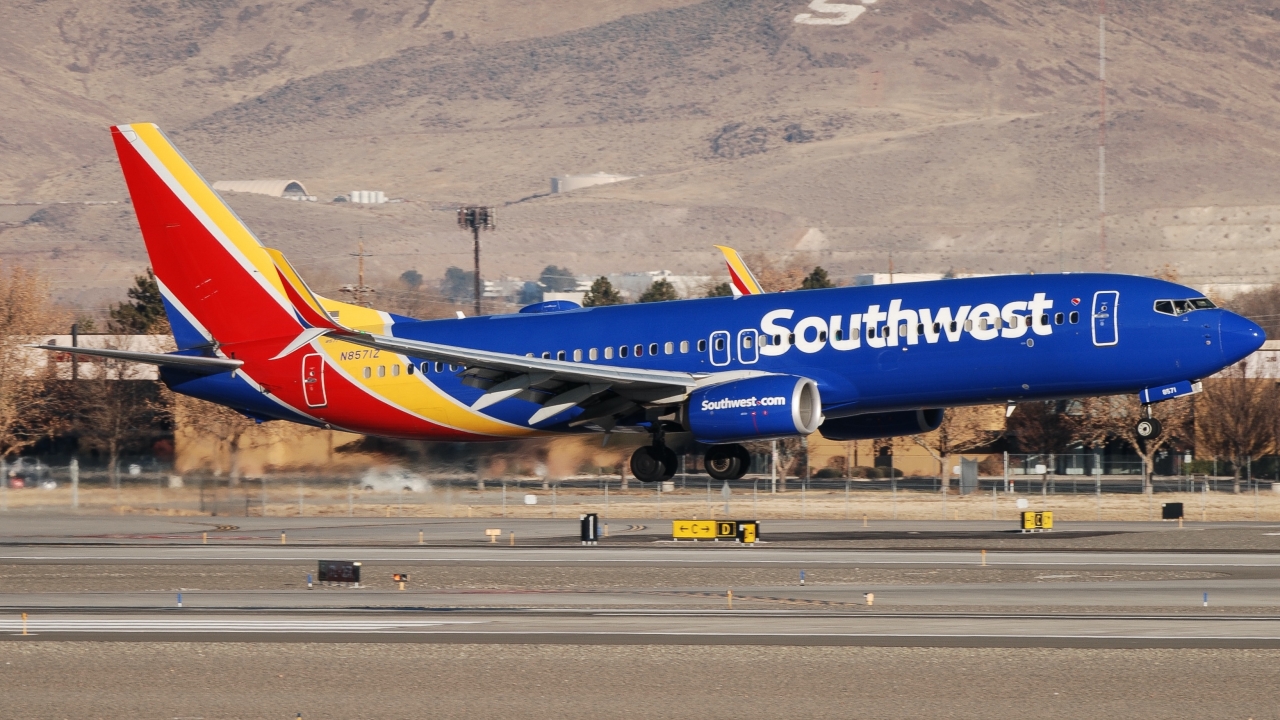 Full size: Southwest Airlines Boeing 737-800 N8571Z at Reno/Tahoe International Airport