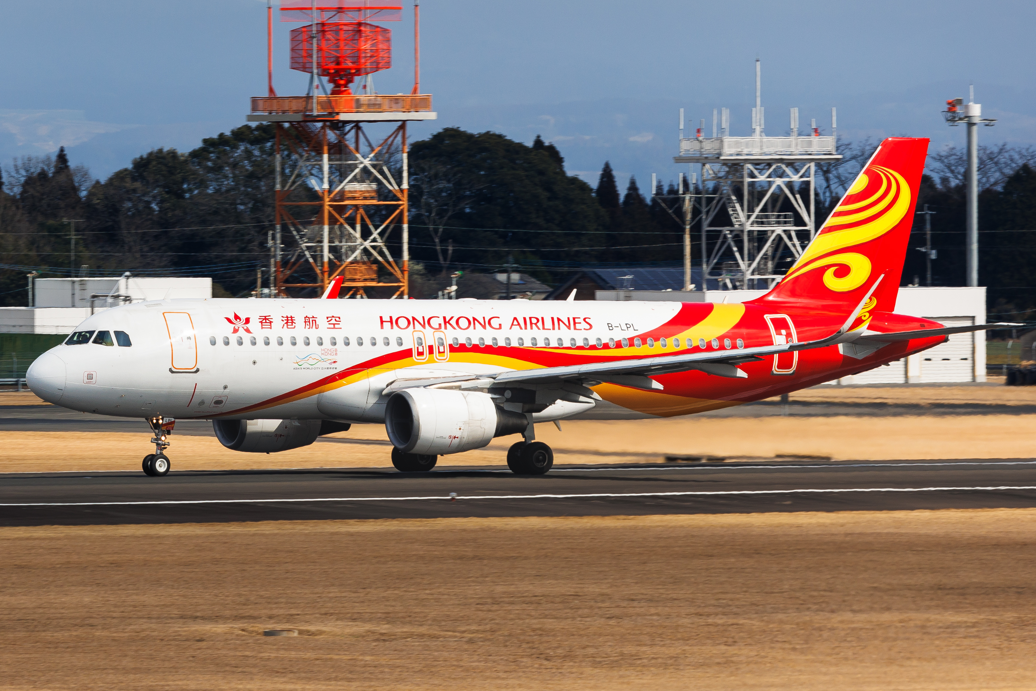 Full size: Hong Kong Airlines Airbus A320 B-LPL at Kagoshima Airport