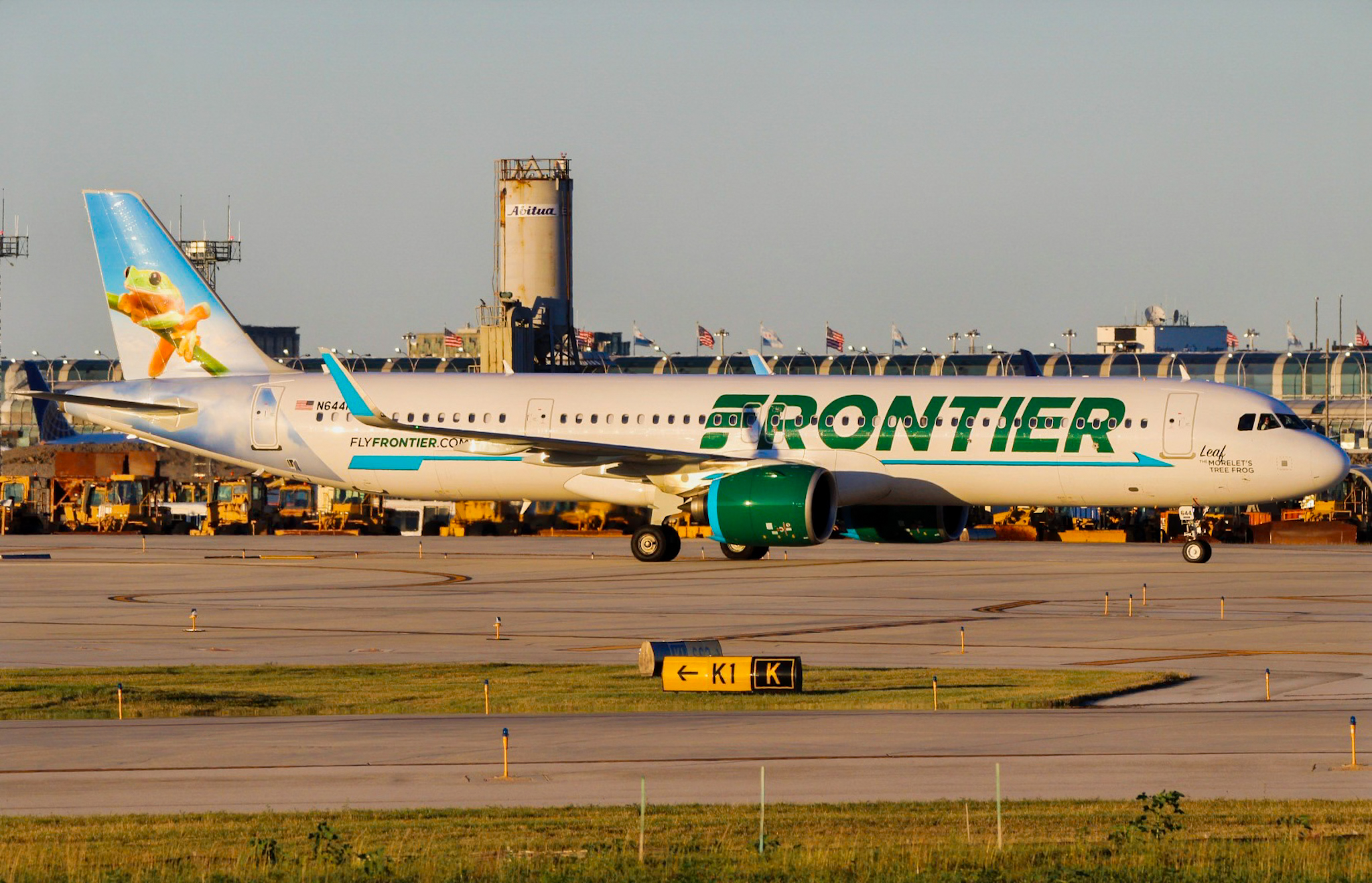 Full size: Frontier Airlines Airbus A321NEO N644FR at Chicago O'Hare International Airport