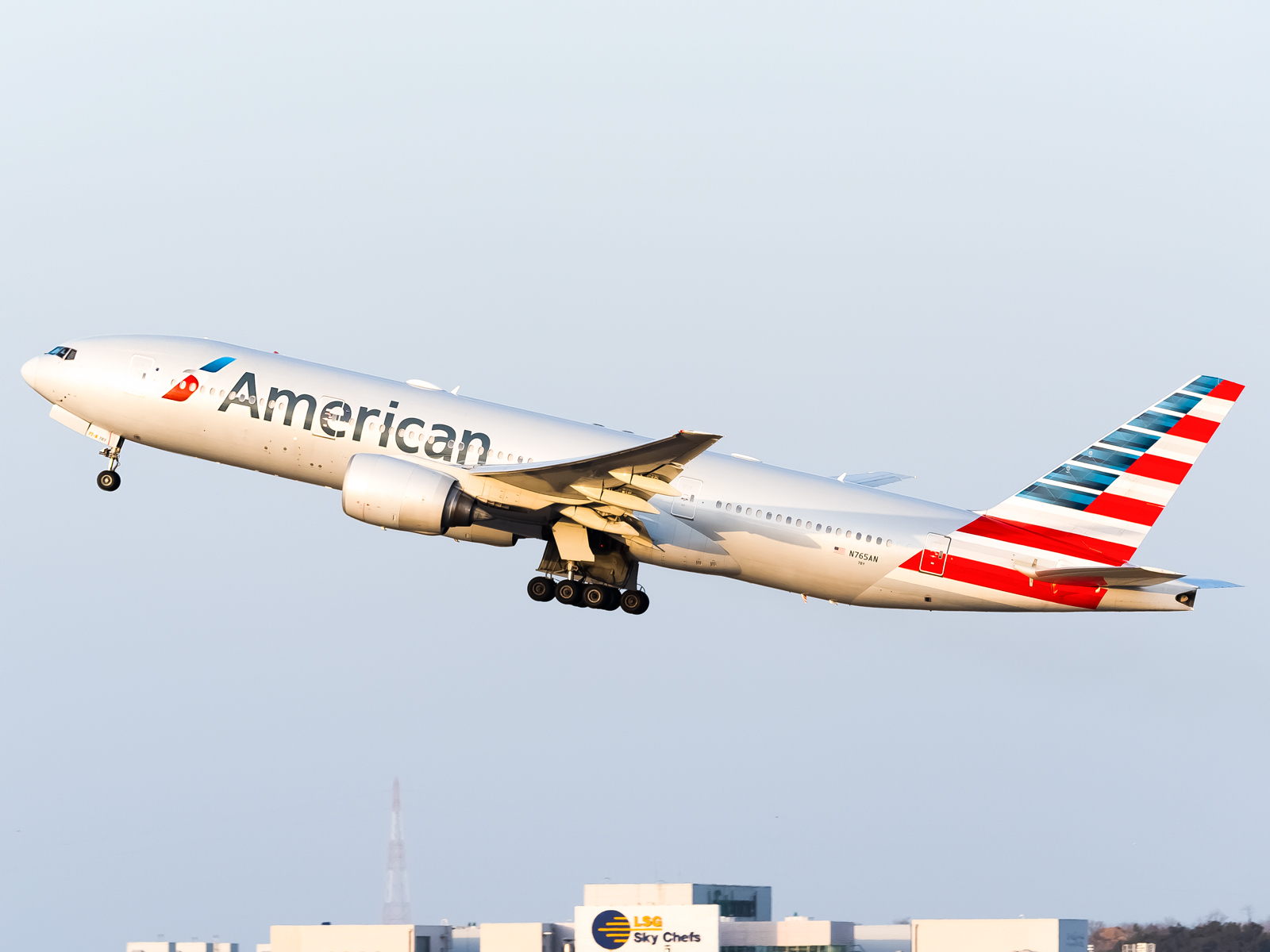 Full size: American Airlines Boeing 777-200ER N765AN at Seoul-Incheon International Airport