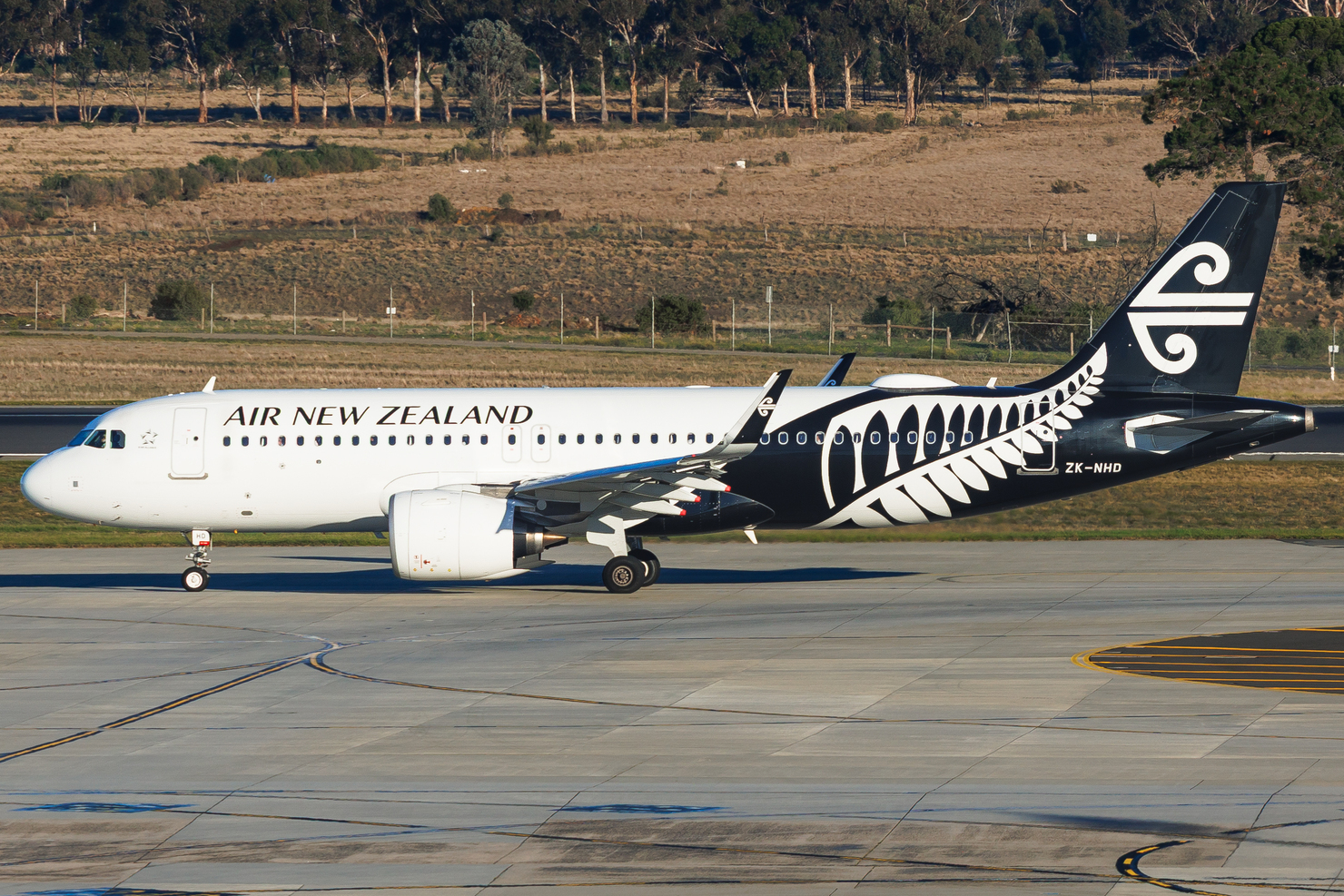 Full size: Air New Zealand Airbus A320NEO ZK-NHD at Melbourne Airport