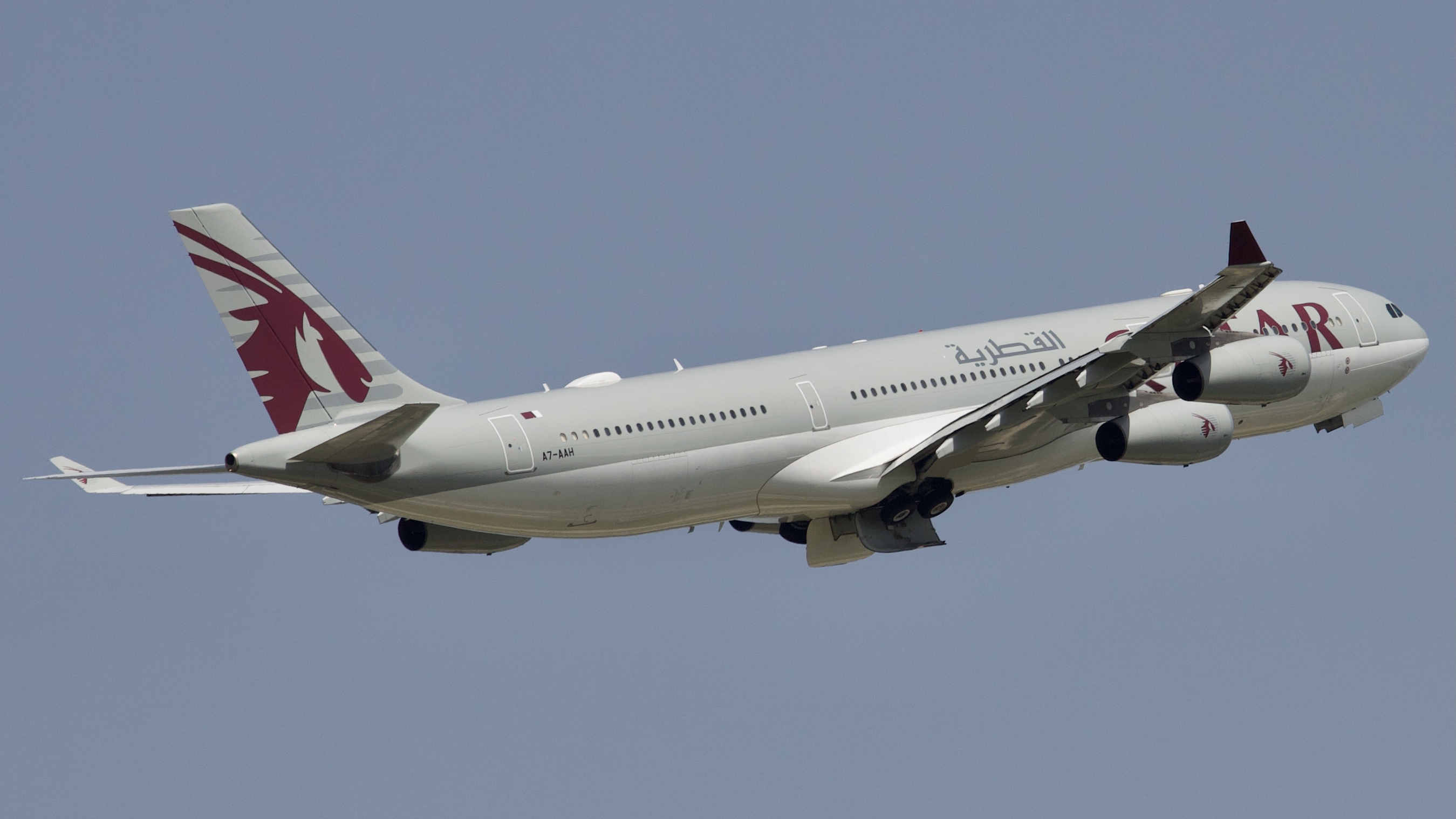 Full size: Qatar Airways Amiri Flight Airbus A340-300 A7-AAH at Houston-George Bush Intercontinental Airport