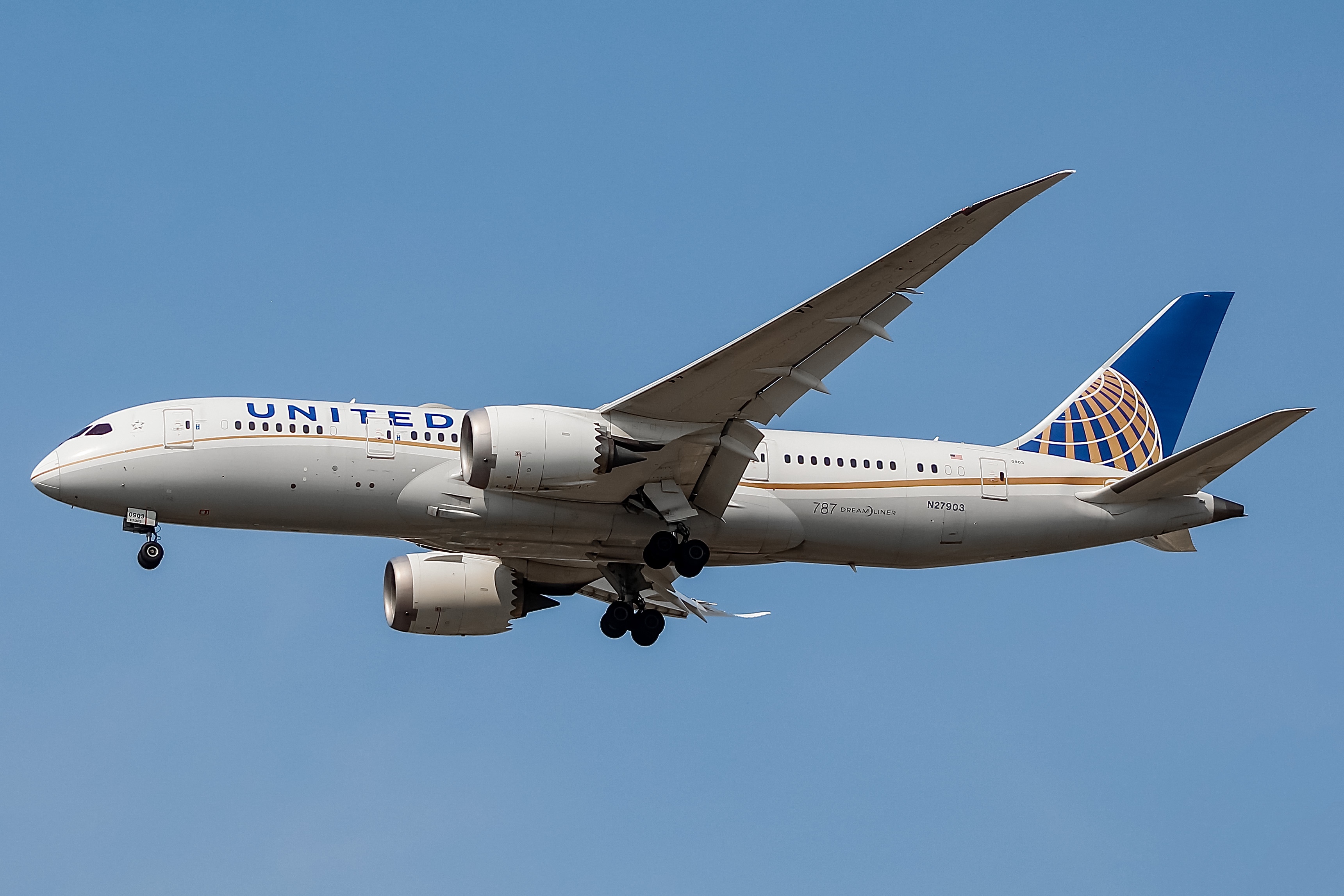Full size: United Airlines Boeing 787-8 N27903 at Chicago O'Hare International Airport