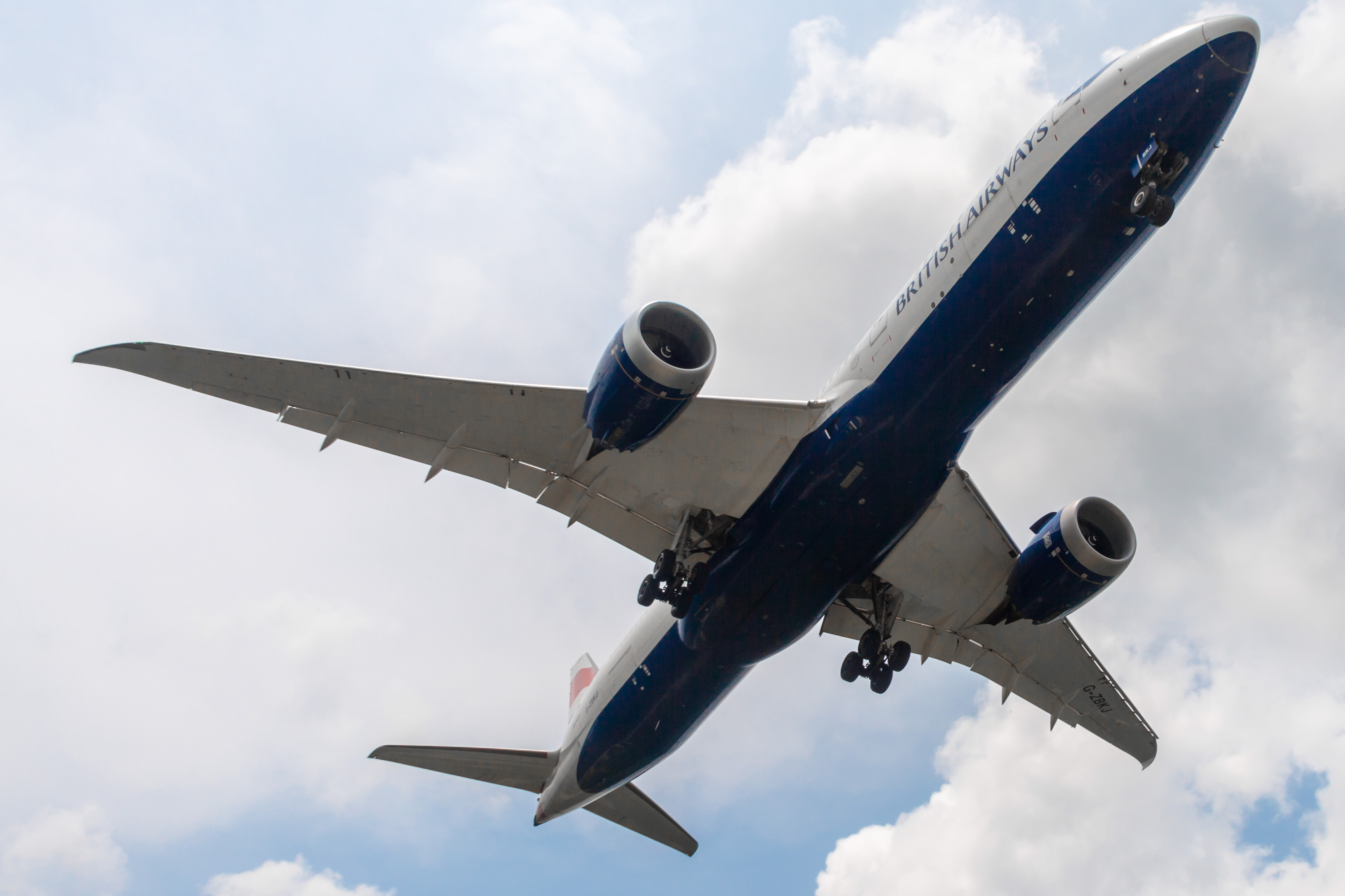 Full size: British Airways Boeing 787-9 G-ZBKJ at Houston-George Bush Intercontinental Airport