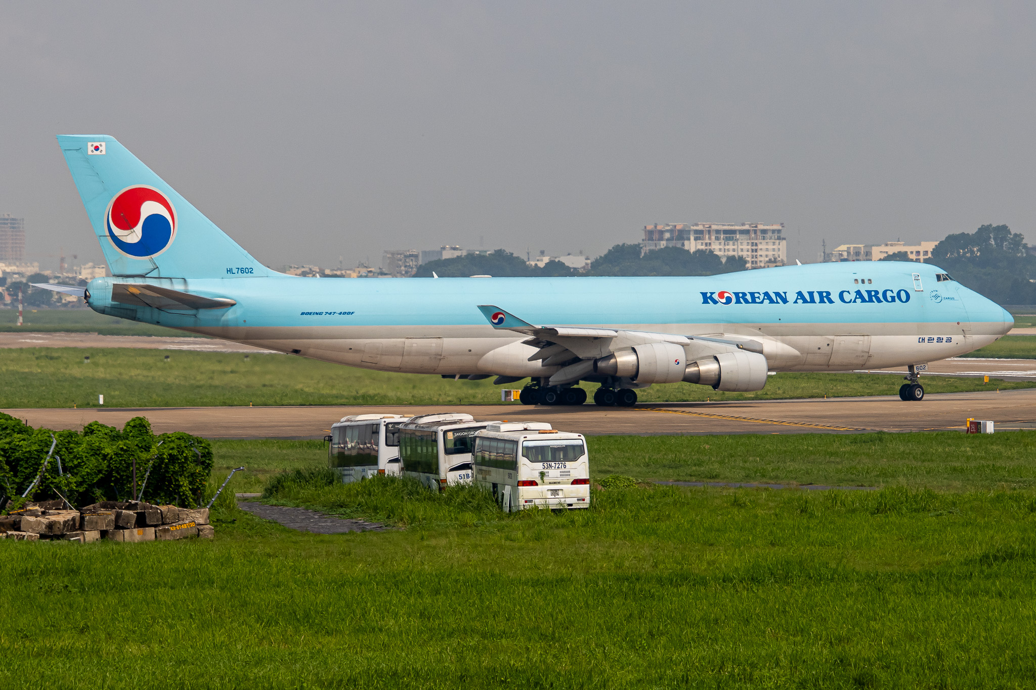Full size: Korean Air Cargo Boeing 747-400F HL7602 at Tan Son Nhat International Airport