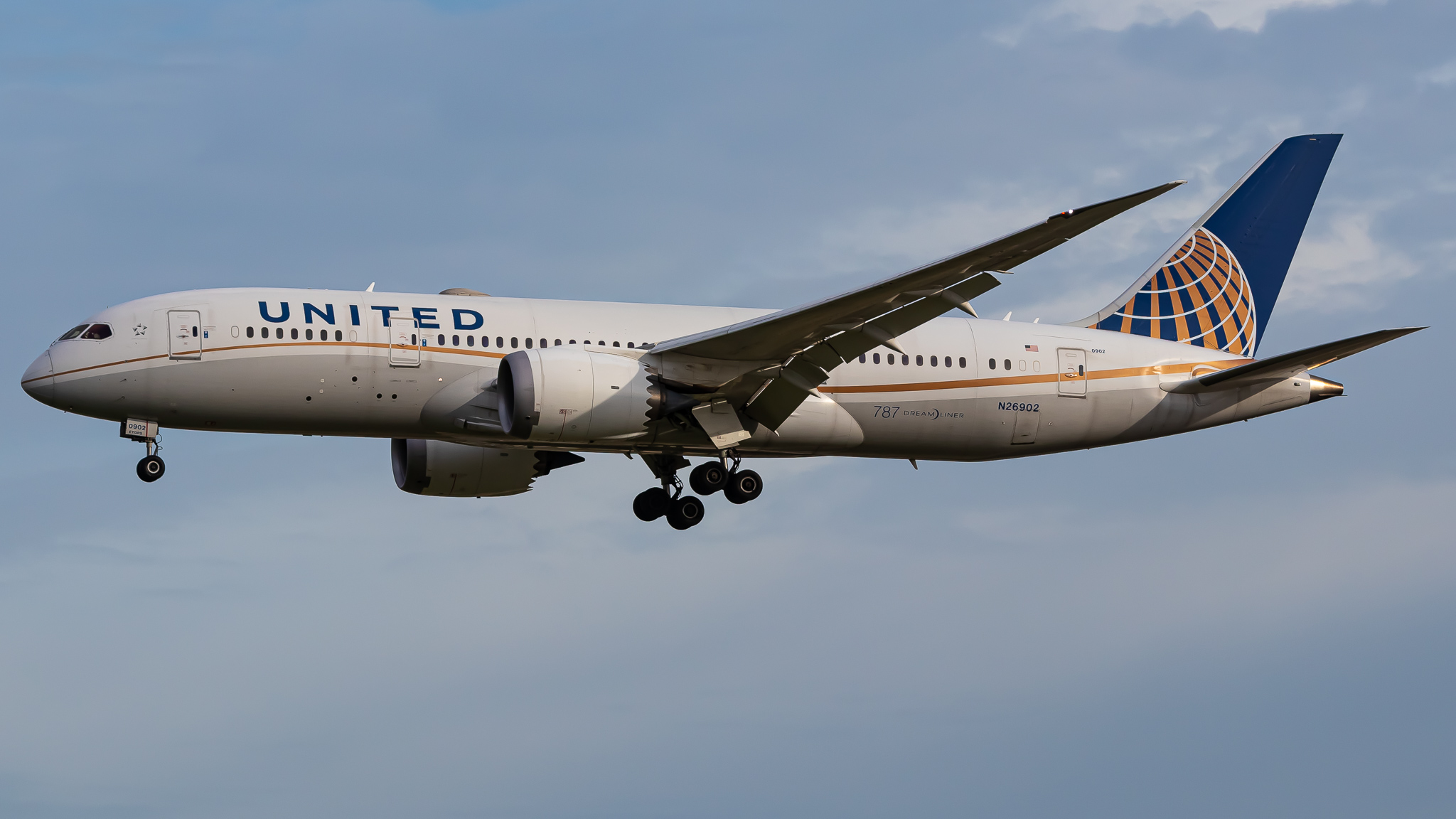 Full size: United Airlines Boeing 787-8 N26902 at Singapore-Changi Airport