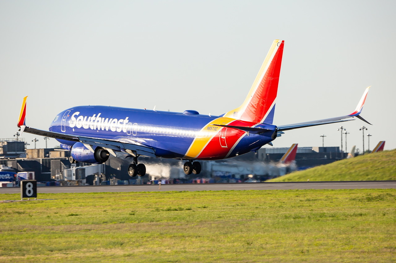 Full size: Southwest Airlines Boeing 737-800 N8573Z at Baltimore/Washington International Thurgood Marshall Airport