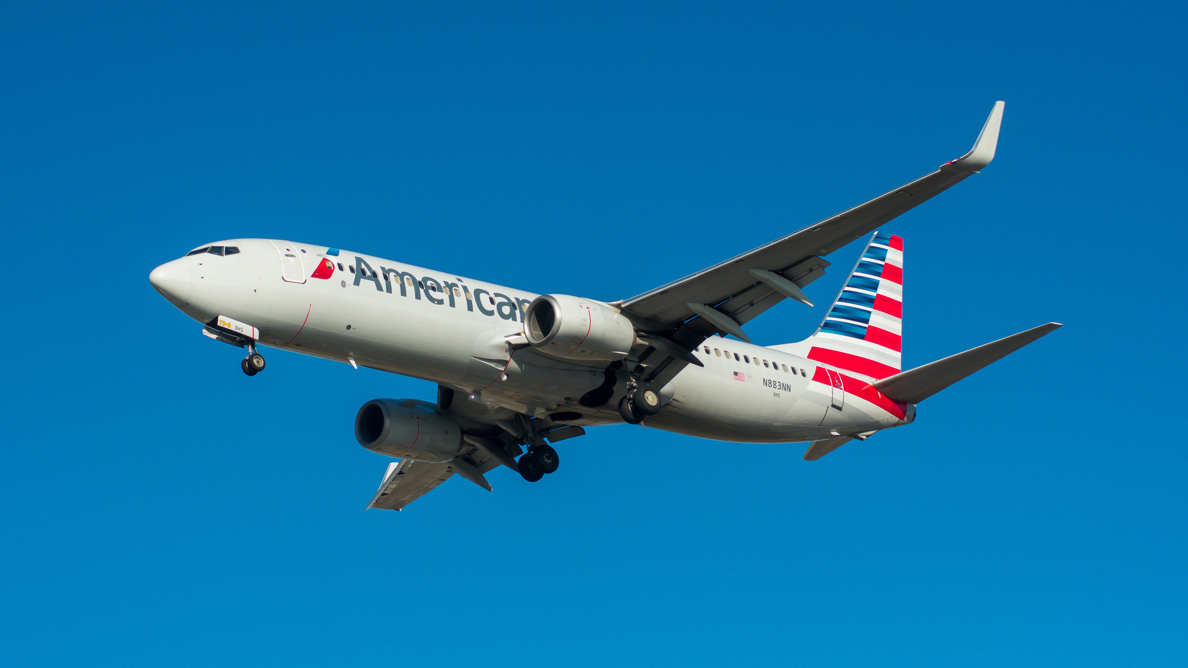 Full size: American Airlines Boeing 737-800 N883NN at Chicago O'Hare International Airport